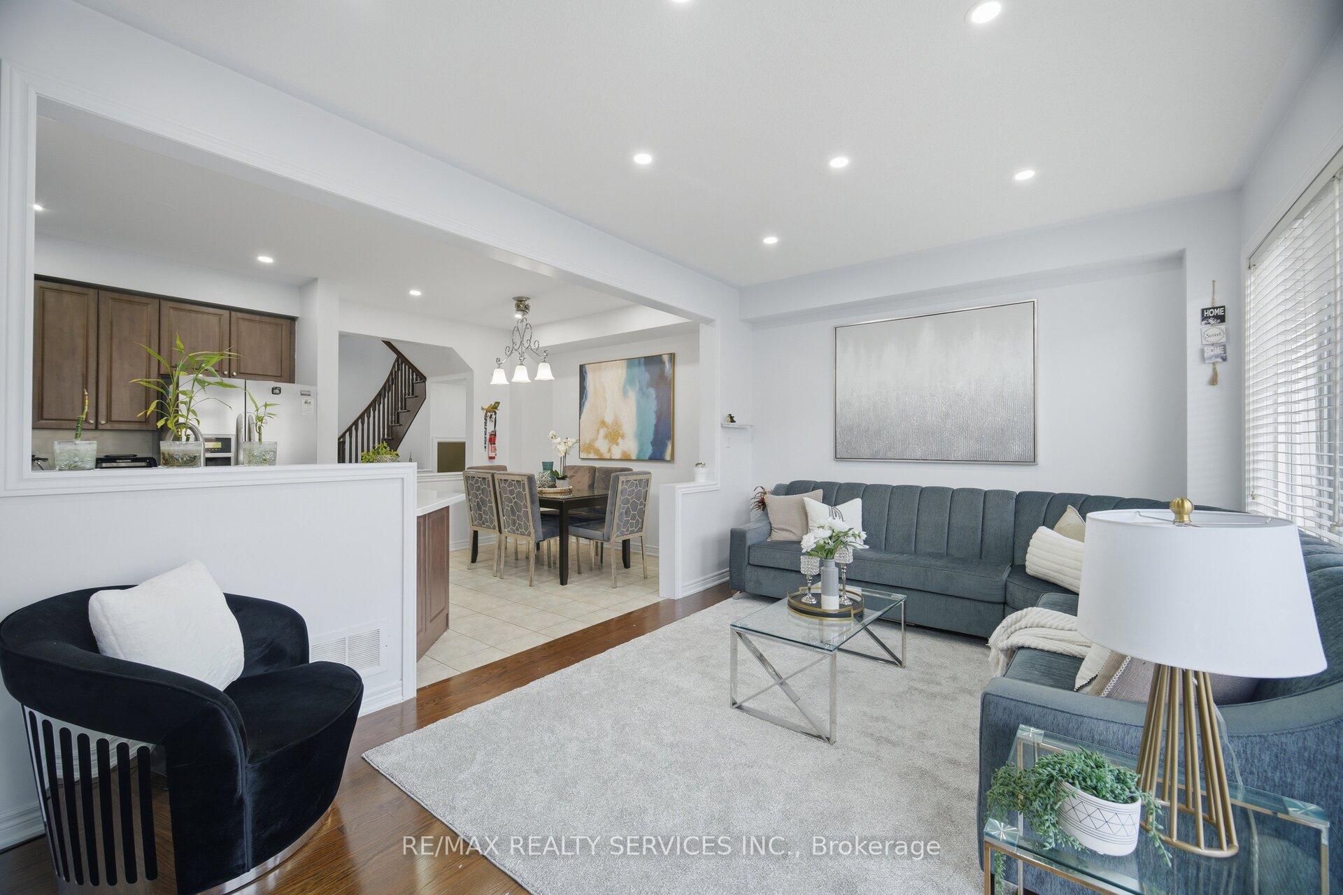 Photo 14 of 18 Seedland Crescent, Brampton, Sandringham-Wellington — HOMEH