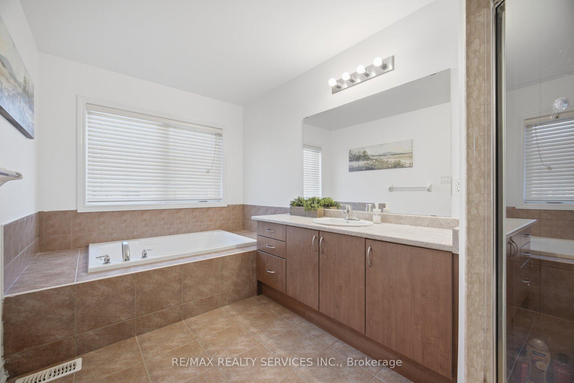 Photo 22 of 18 Seedland Crescent, Brampton, Sandringham-Wellington — HOMEH