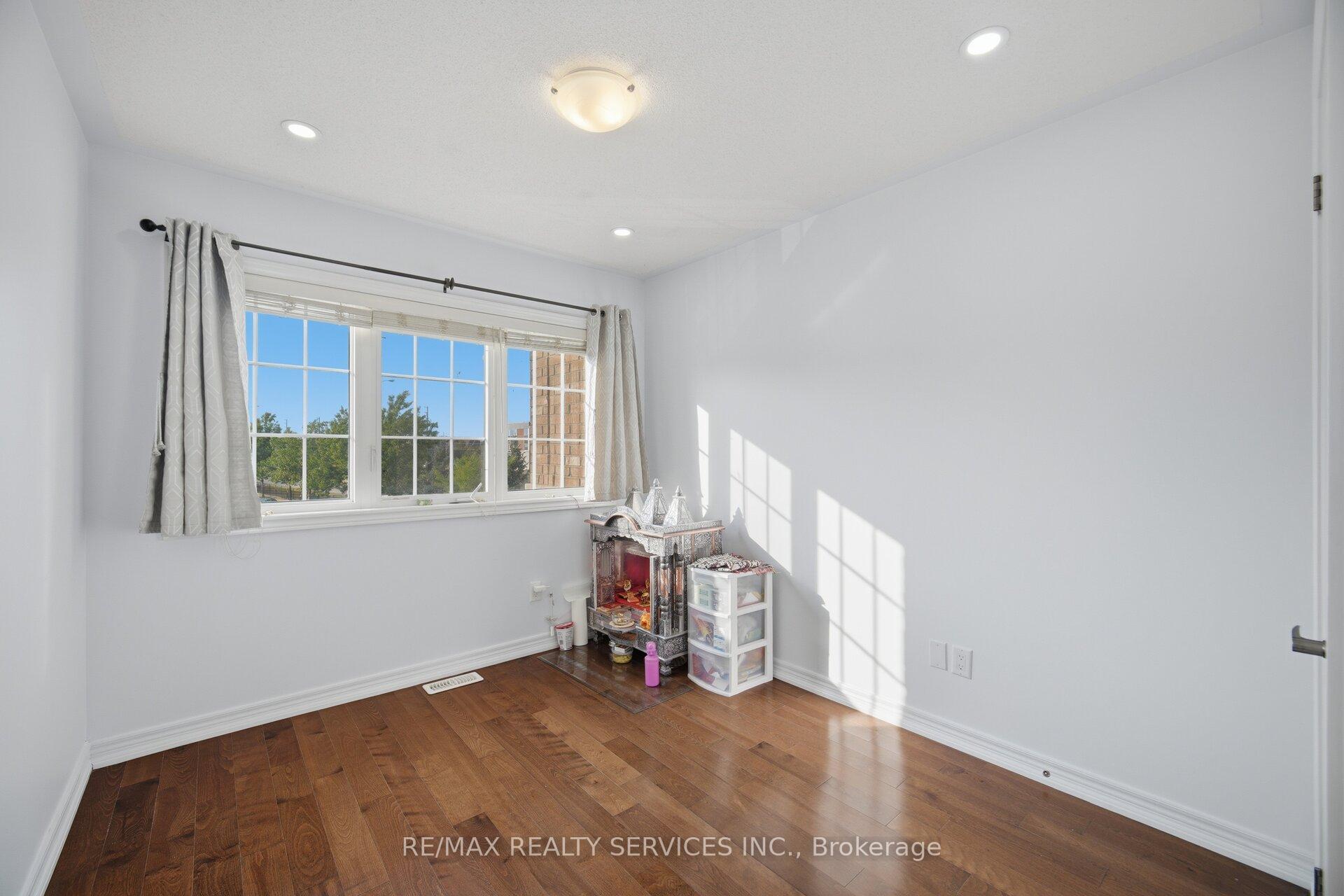 Photo 26 of 18 Seedland Crescent, Brampton, Sandringham-Wellington — HOMEH