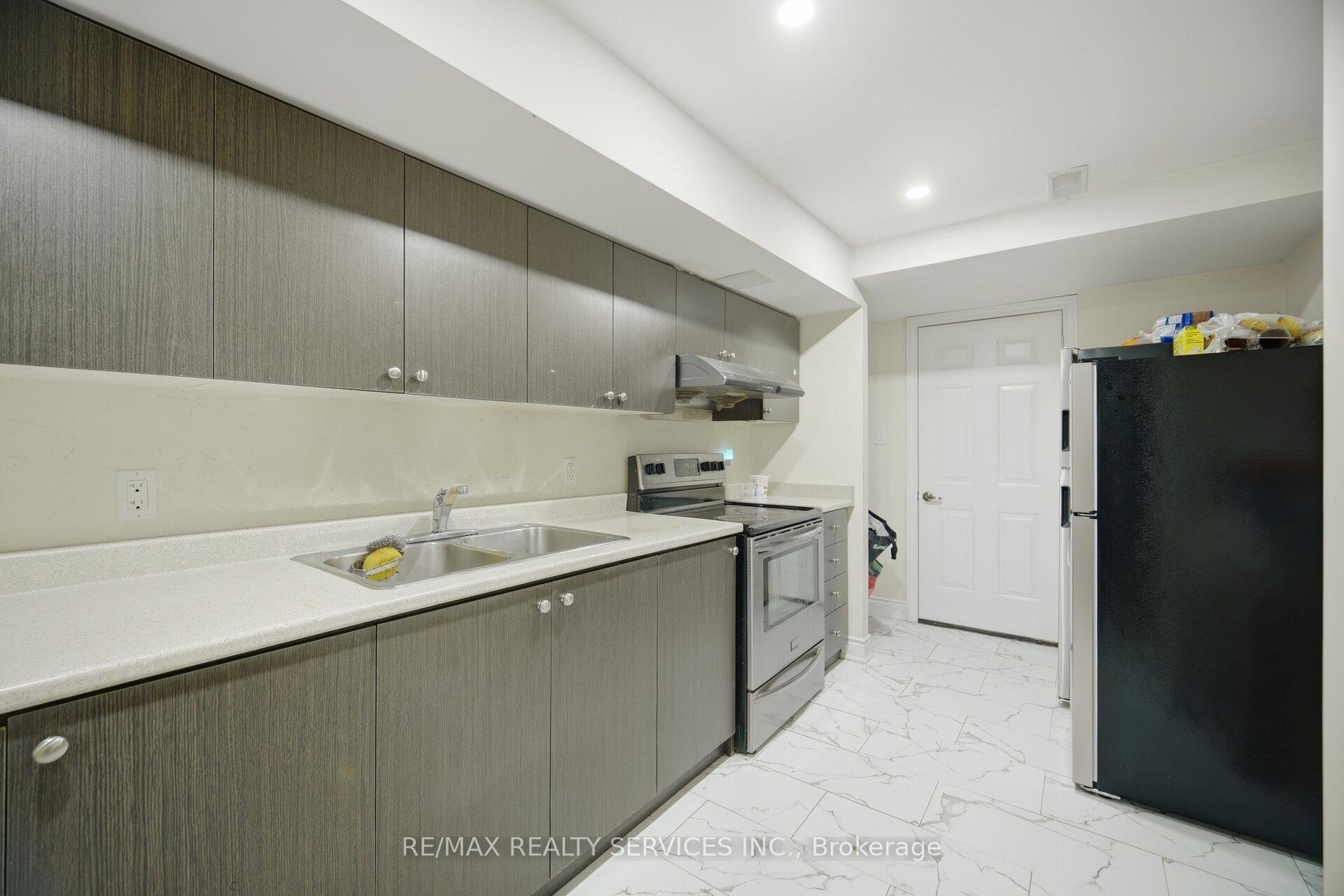 Photo 32 of 18 Seedland Crescent, Brampton, Sandringham-Wellington — HOMEH