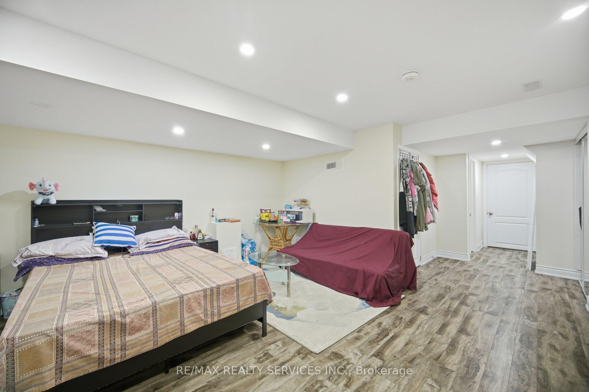 Photo 33 of 18 Seedland Crescent, Brampton, Sandringham-Wellington — HOMEH