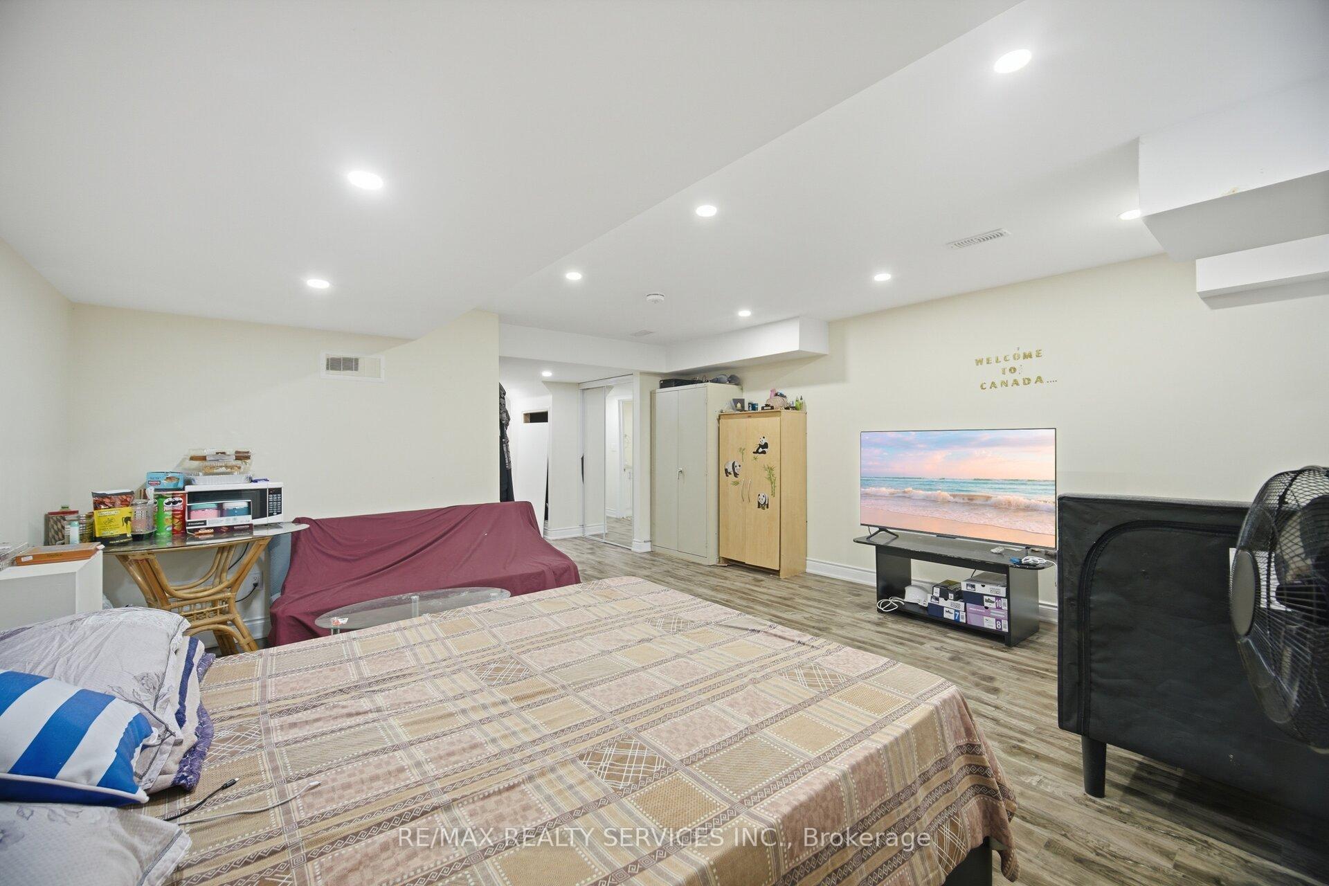 Photo 34 of 18 Seedland Crescent, Brampton, Sandringham-Wellington — HOMEH