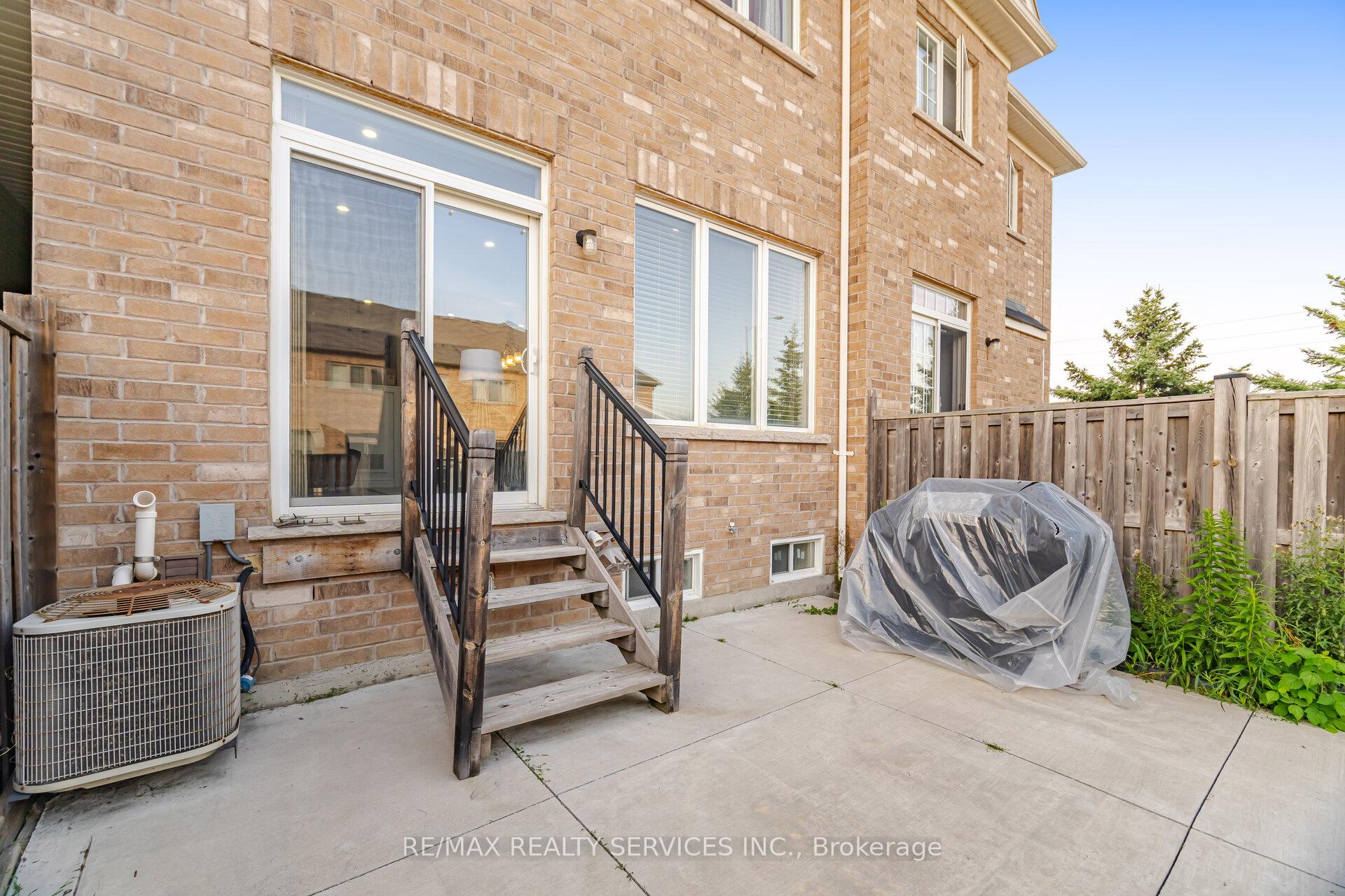 Photo 37 of 18 Seedland Crescent, Brampton, Sandringham-Wellington — HOMEH