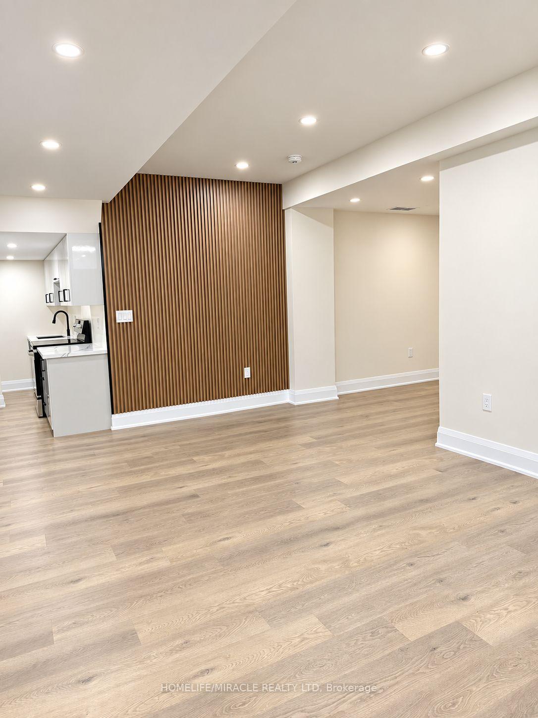 Photo 2 of 63 Endless Circle, Vaughan, Kleinburg — HOMEH