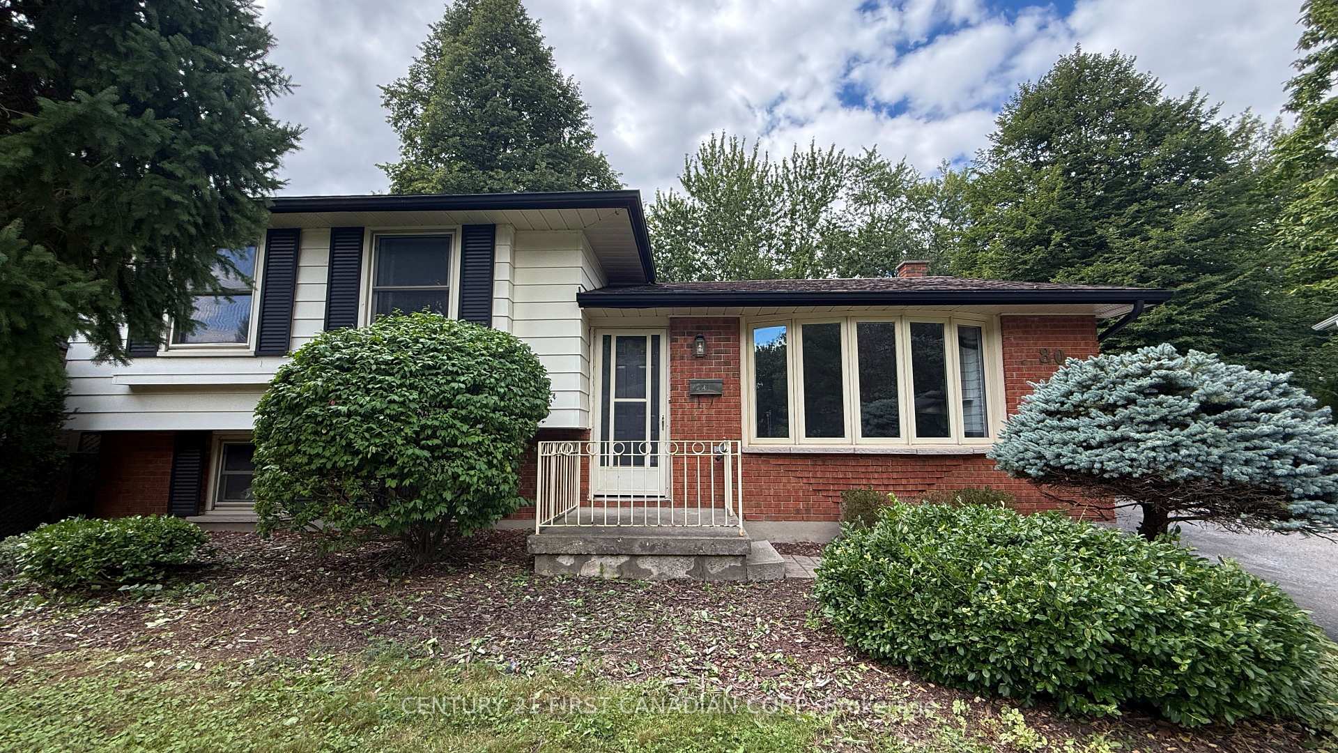 Photo 2 of 80 Rollscourt Place, London, North K — HOMEH