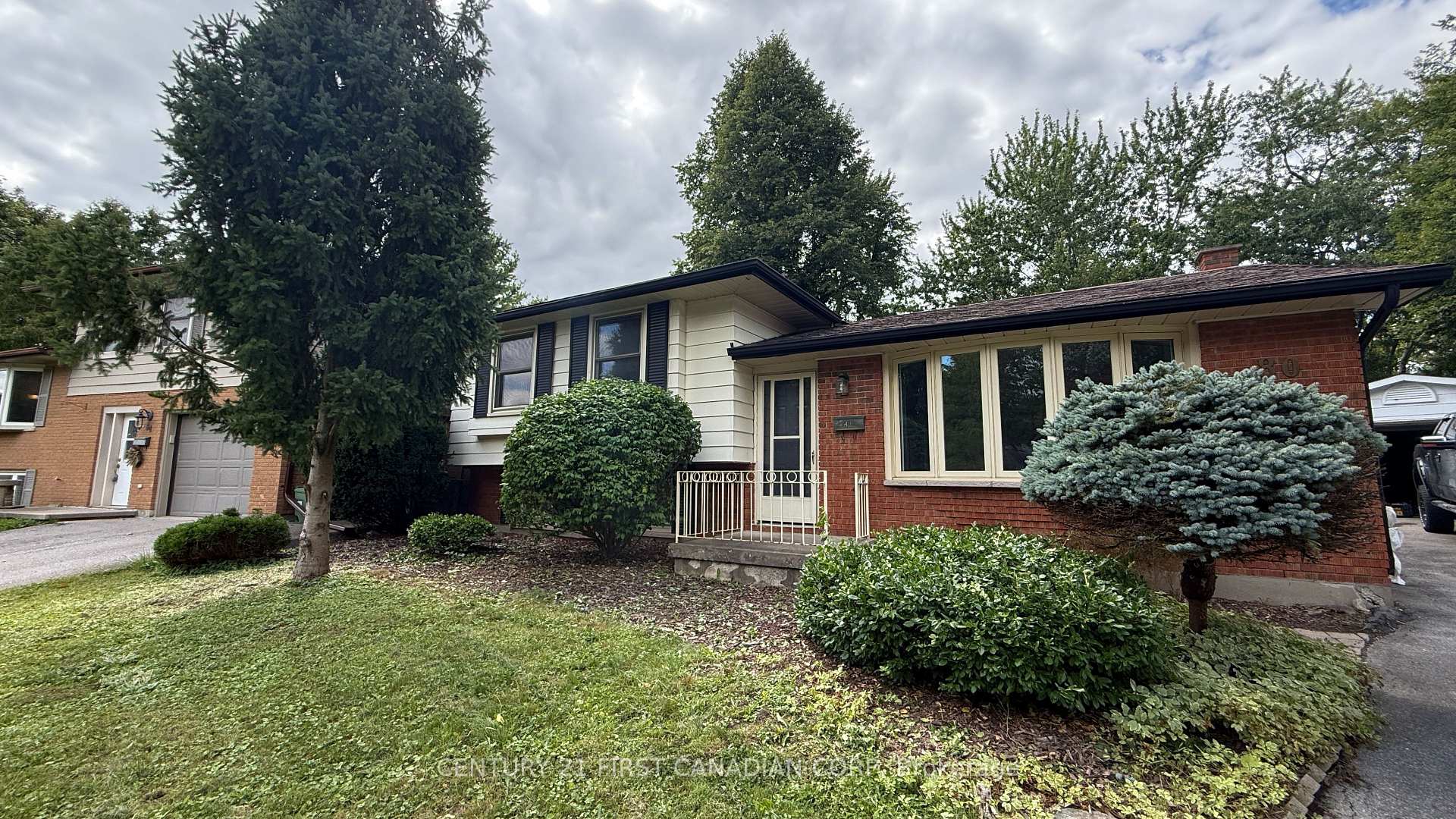 Photo 3 of 80 Rollscourt Place, London, North K — HOMEH