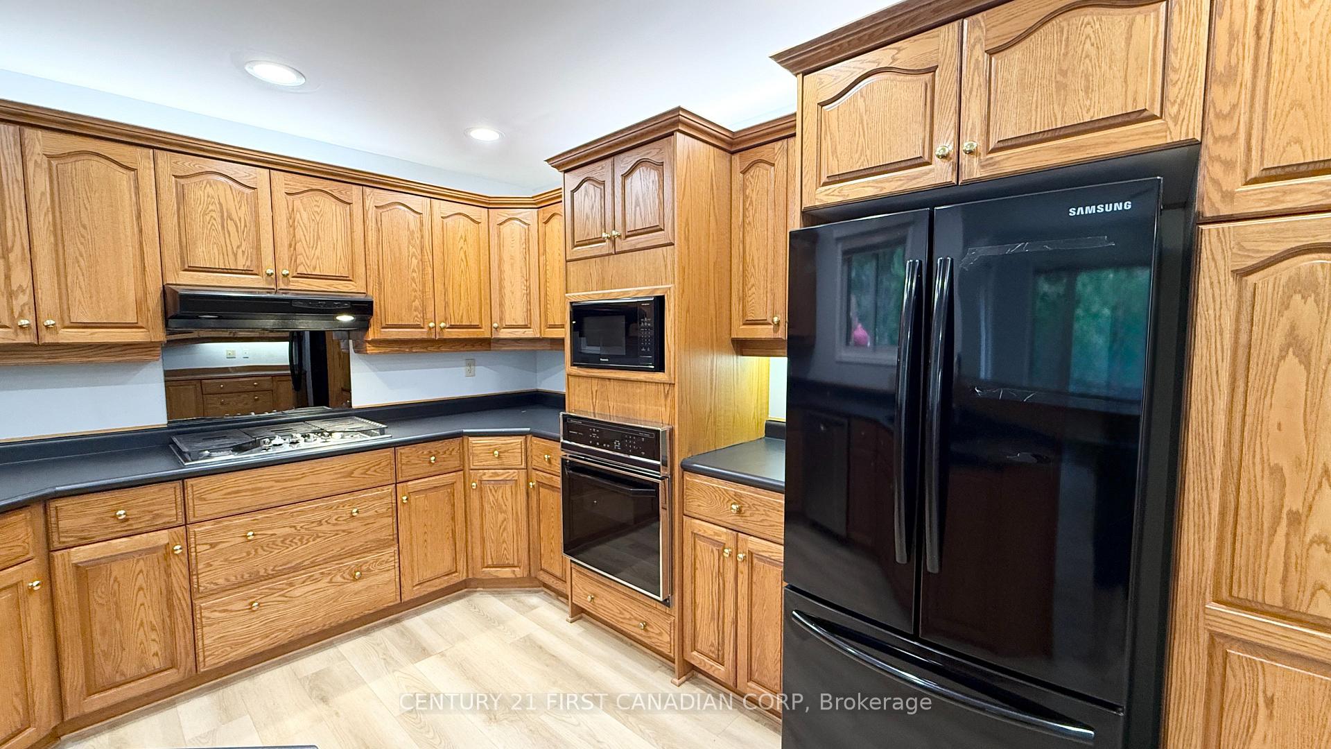 Photo 4 of 80 Rollscourt Place, London, North K — HOMEH