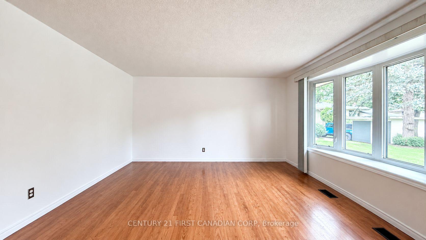 Photo 12 of 80 Rollscourt Place, London, North K — HOMEH