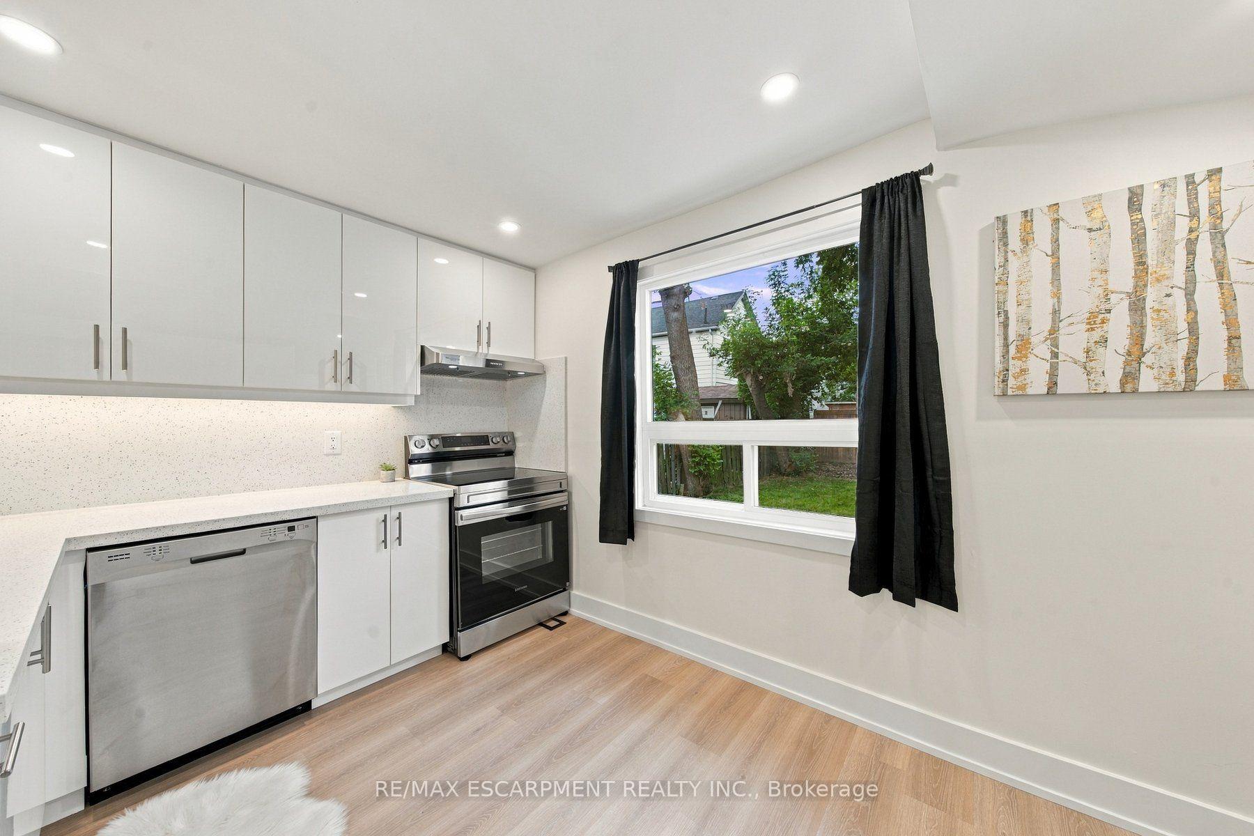 Photo 13 of 154 Campbell Avenue, Hamilton, Crown Point — HOMEH