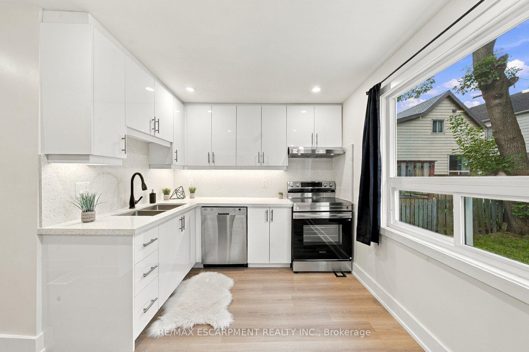 Photo 14 of 154 Campbell Avenue, Hamilton, Crown Point — HOMEH