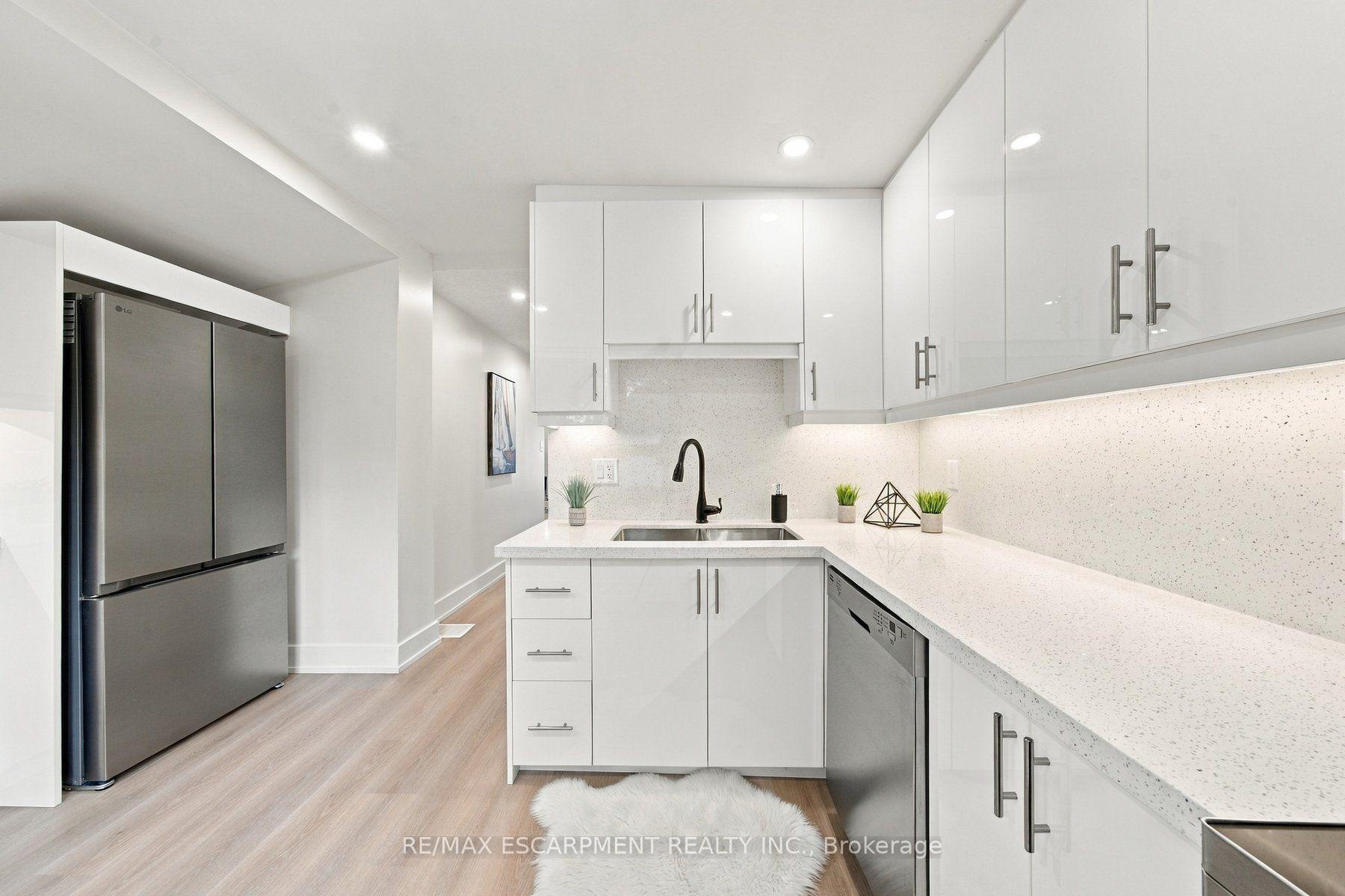 Photo 16 of 154 Campbell Avenue, Hamilton, Crown Point — HOMEH