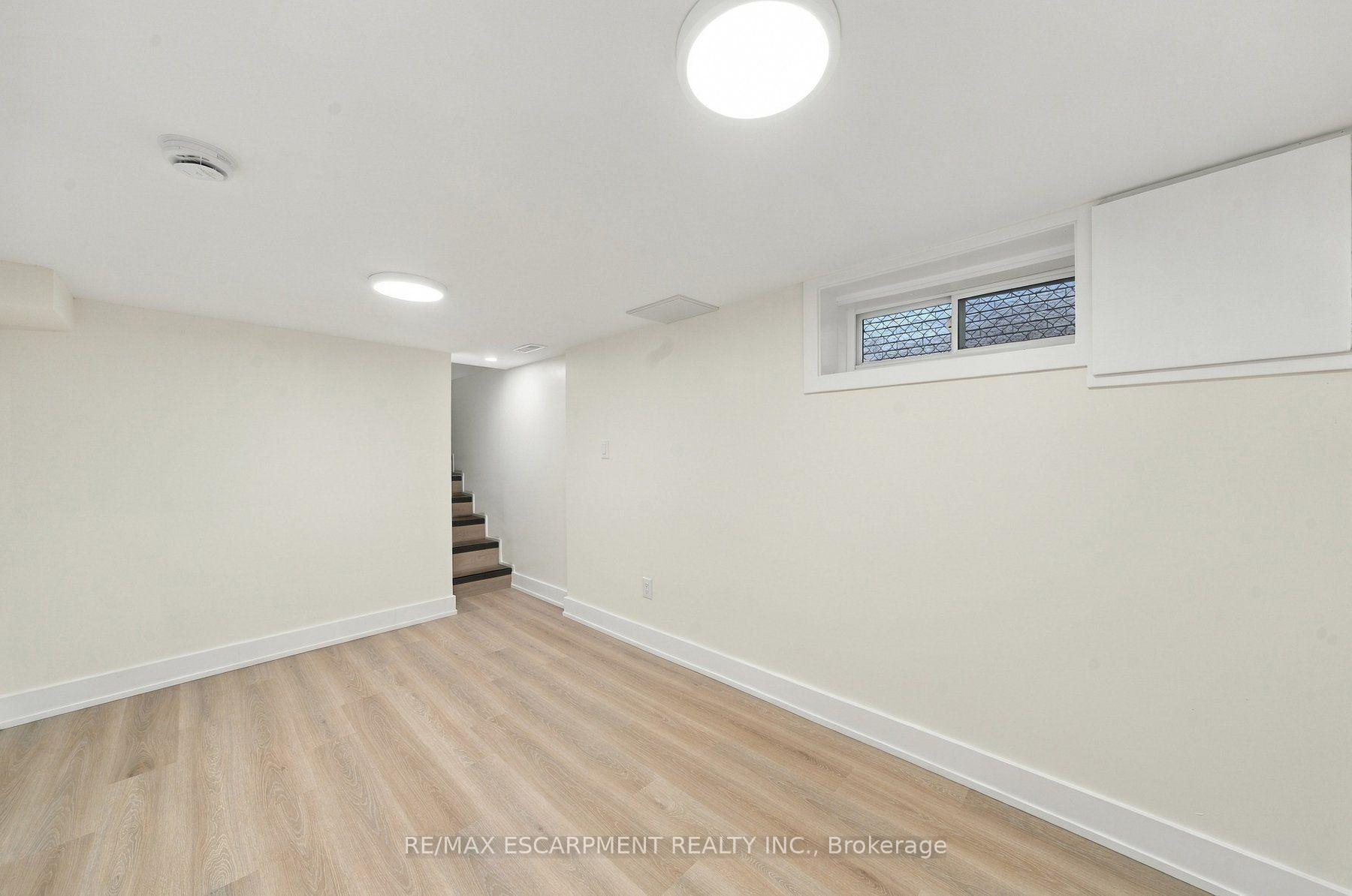 Photo 19 of 154 Campbell Avenue, Hamilton, Crown Point — HOMEH