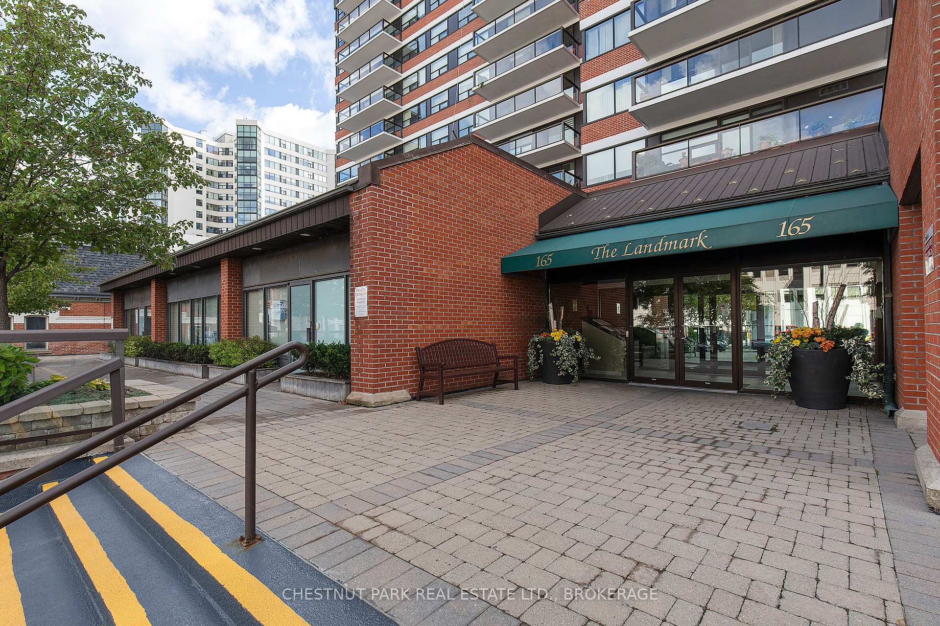 Photo 3 of Unit 401, 165 Ontario Street, Kingston, Central City East — HOMEH