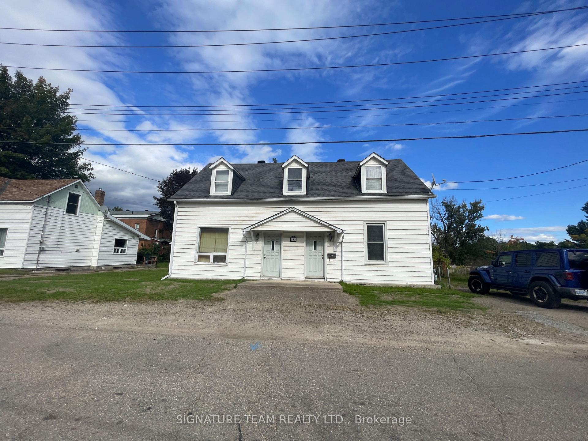 Front of 387 Moffat Street