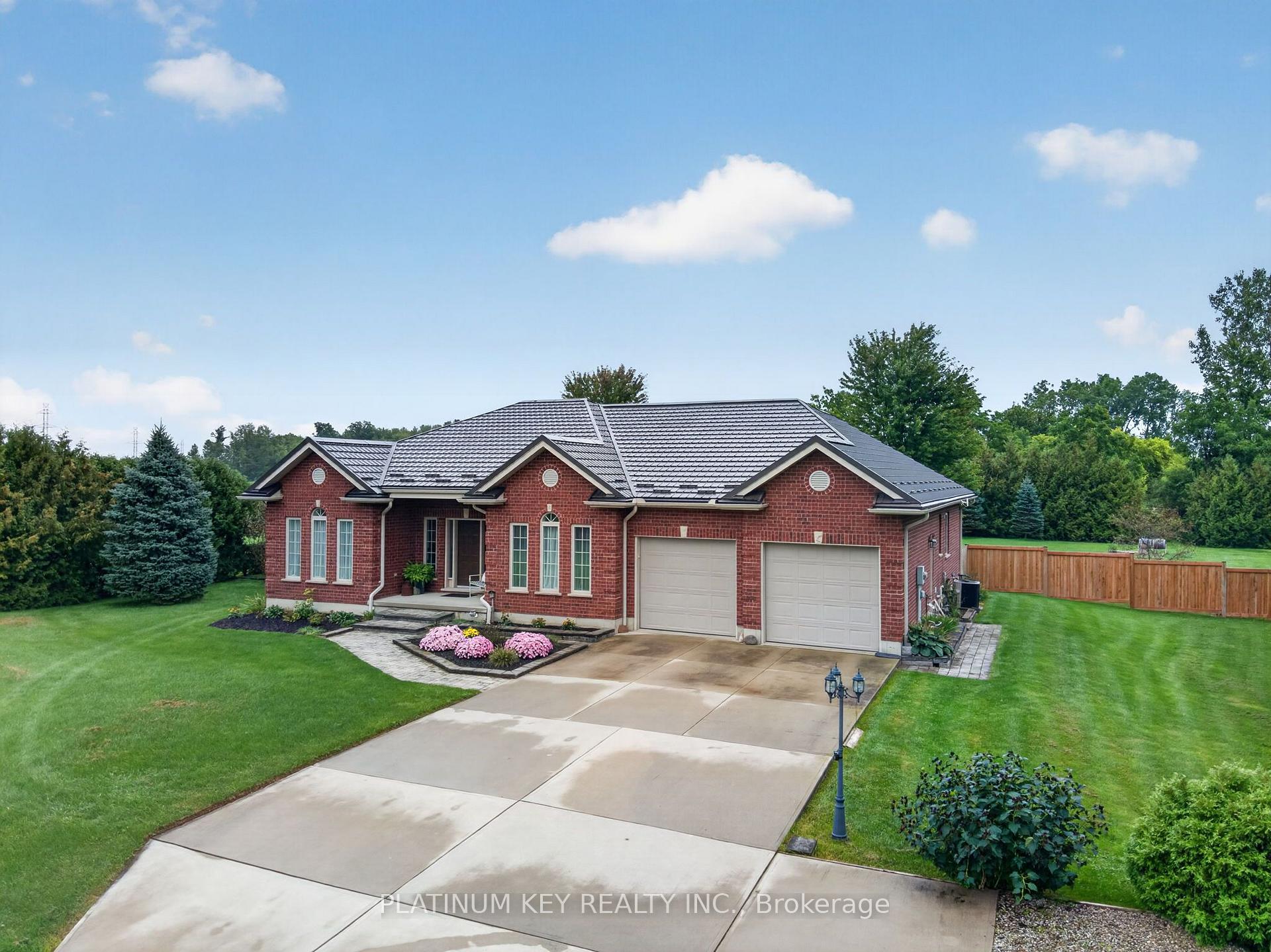 Photo 3 of 653 Peter Street, Strathroy-Caradoc, Melbourne — HOMEH