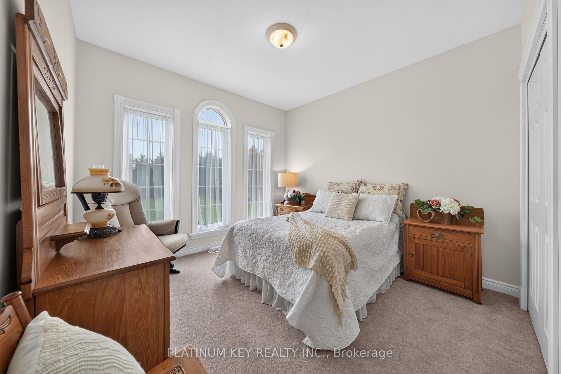 Photo 7 of 653 Peter Street, Strathroy-Caradoc, Melbourne — HOMEH