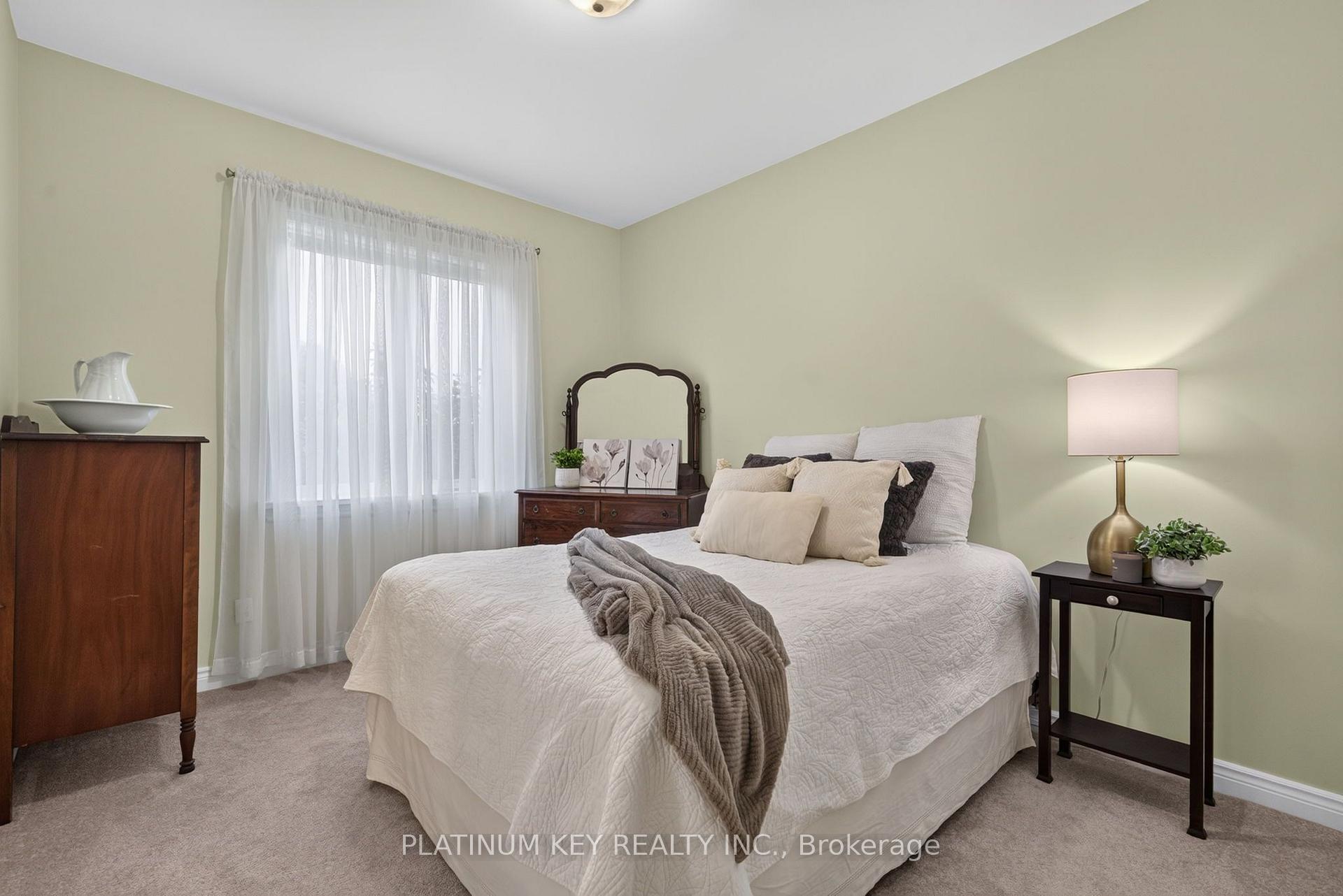 Photo 10 of 653 Peter Street, Strathroy-Caradoc, Melbourne — HOMEH