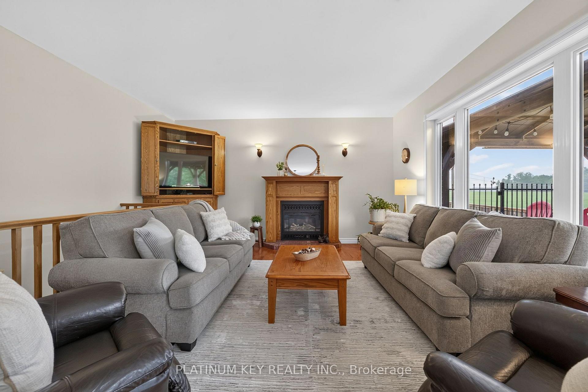 Photo 15 of 653 Peter Street, Strathroy-Caradoc, Melbourne — HOMEH