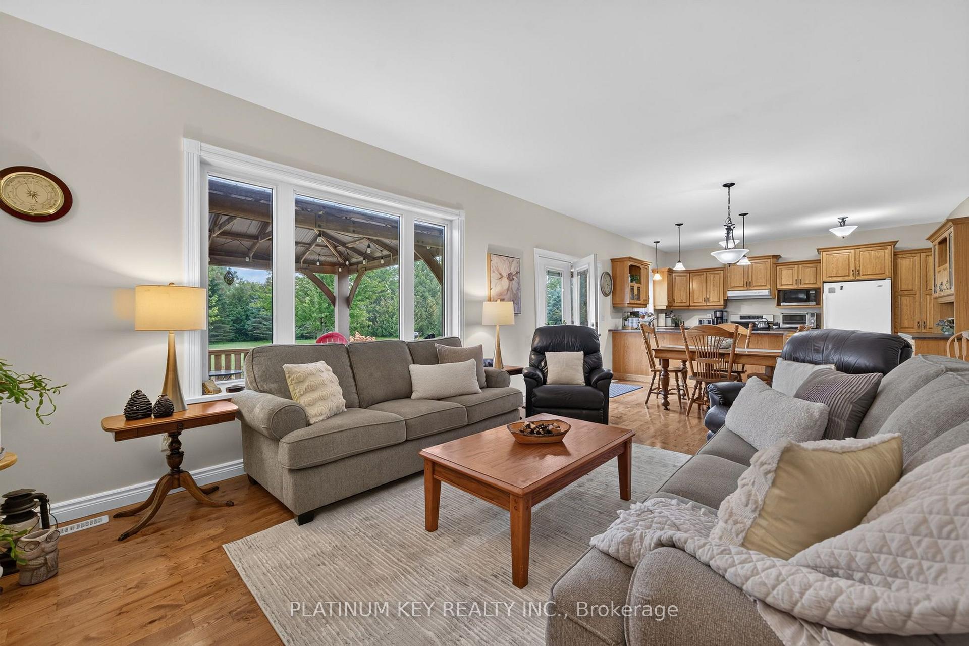 Photo 16 of 653 Peter Street, Strathroy-Caradoc, Melbourne — HOMEH