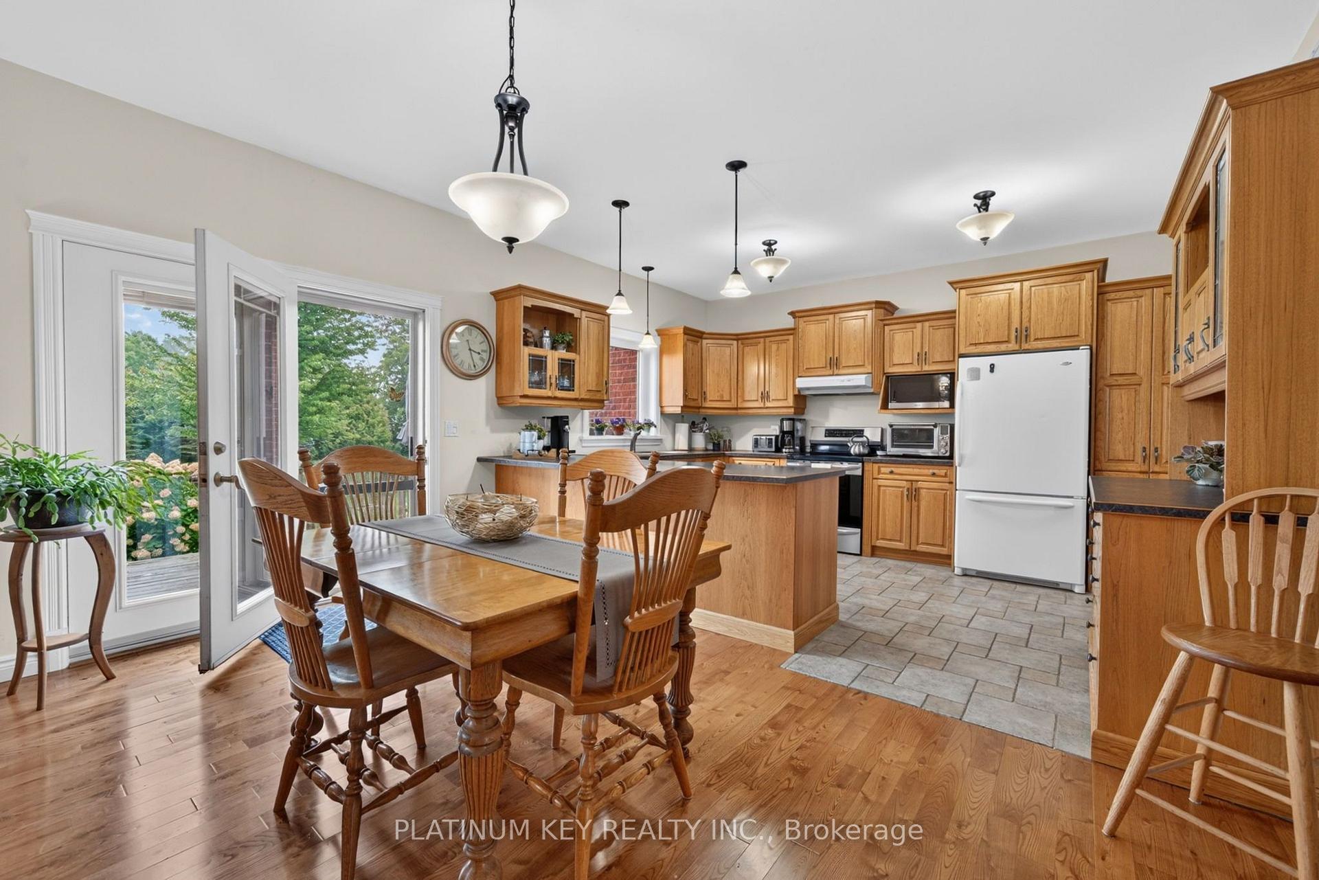 Photo 17 of 653 Peter Street, Strathroy-Caradoc, Melbourne — HOMEH