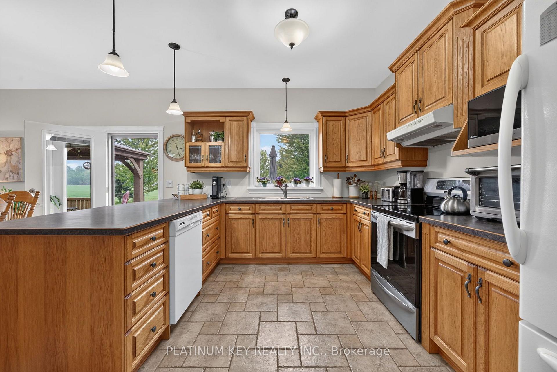 Photo 19 of 653 Peter Street, Strathroy-Caradoc, Melbourne — HOMEH