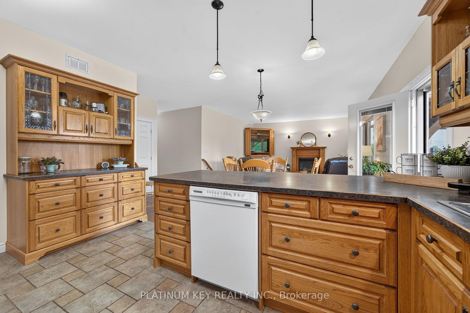 Photo 20 of 653 Peter Street, Strathroy-Caradoc, Melbourne — HOMEH