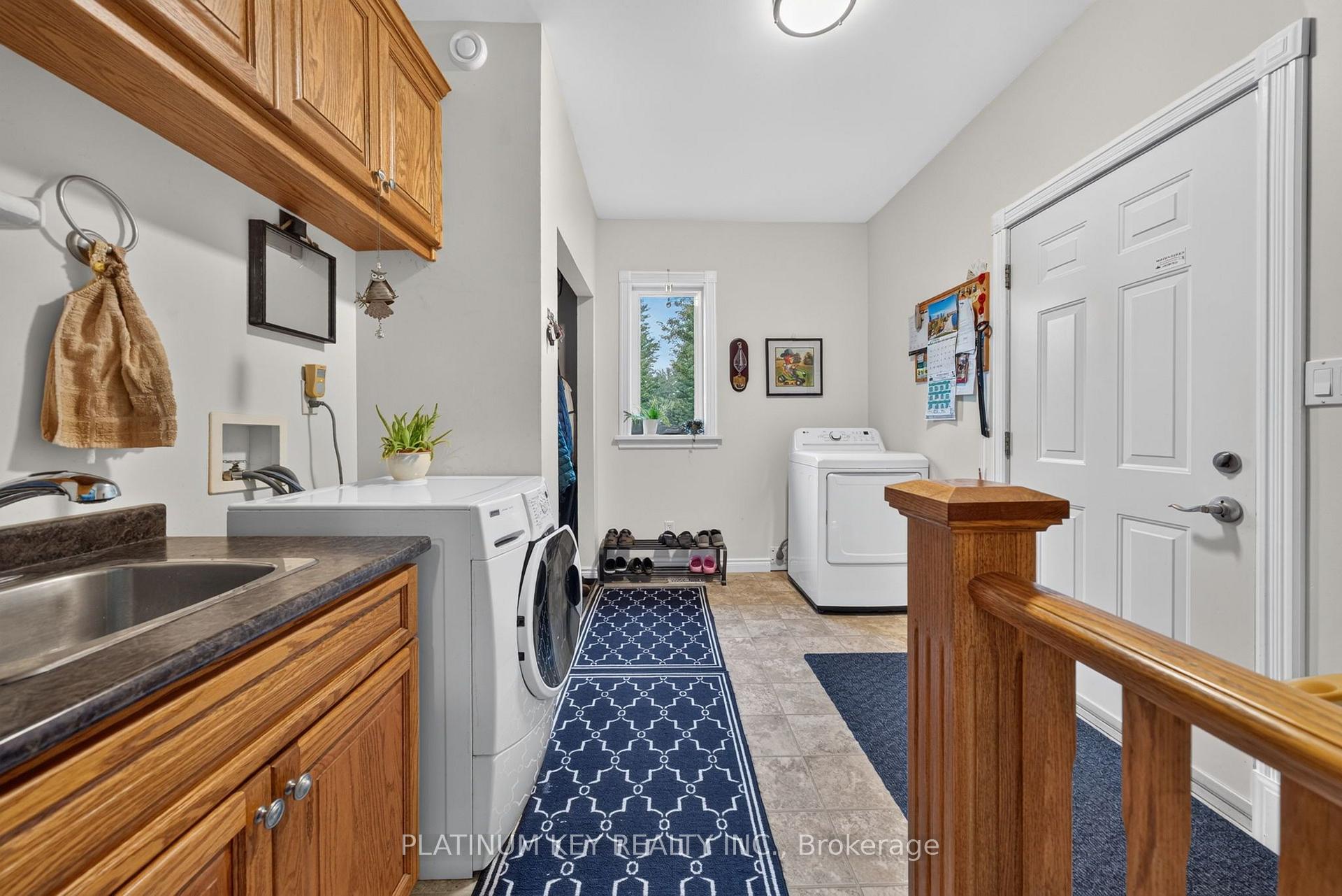Photo 25 of 653 Peter Street, Strathroy-Caradoc, Melbourne — HOMEH