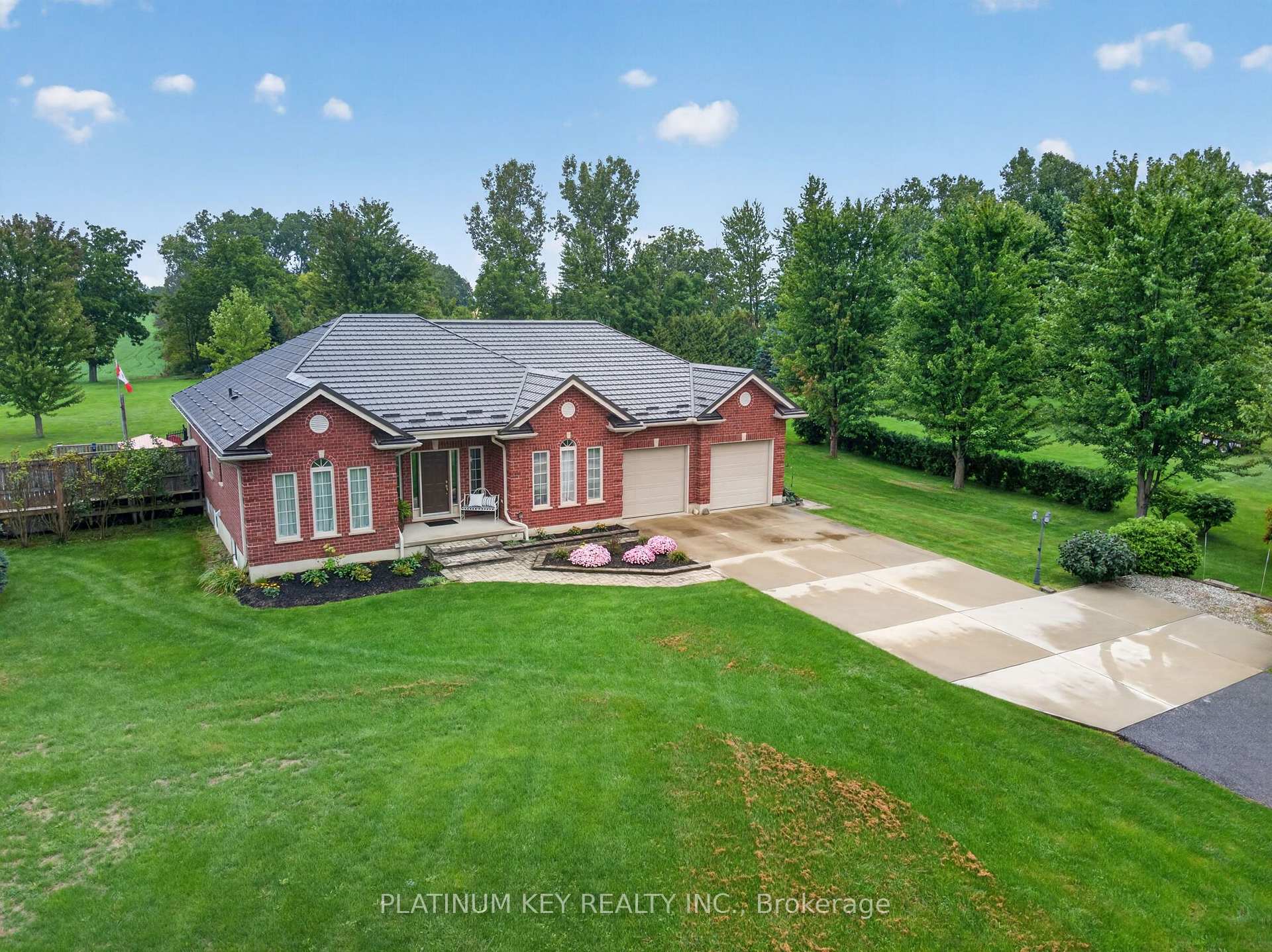 Photo 43 of 653 Peter Street, Strathroy-Caradoc, Melbourne — HOMEH