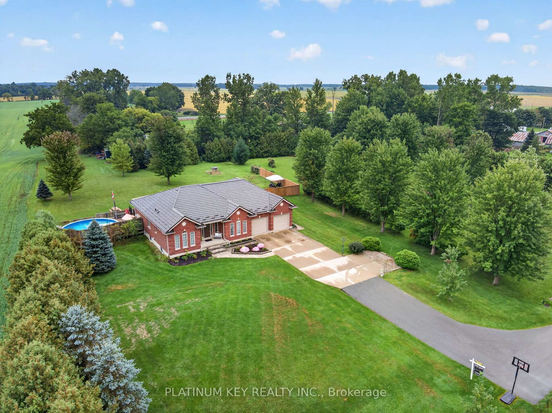 Photo 44 of 653 Peter Street, Strathroy-Caradoc, Melbourne — HOMEH