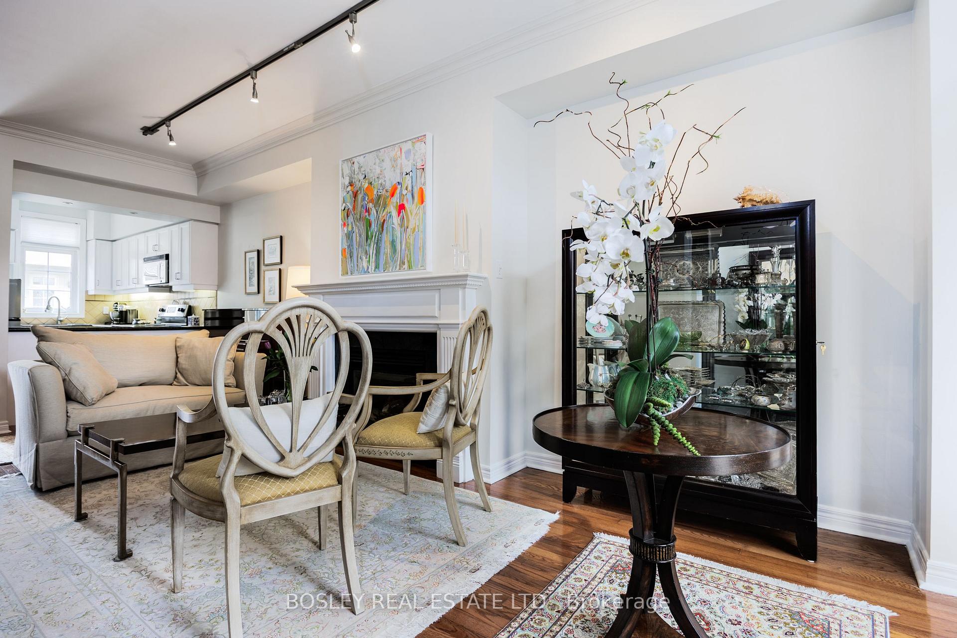 Photo 3 of 17 Krawchuk Lane, Toronto, Leaside — HOMEH