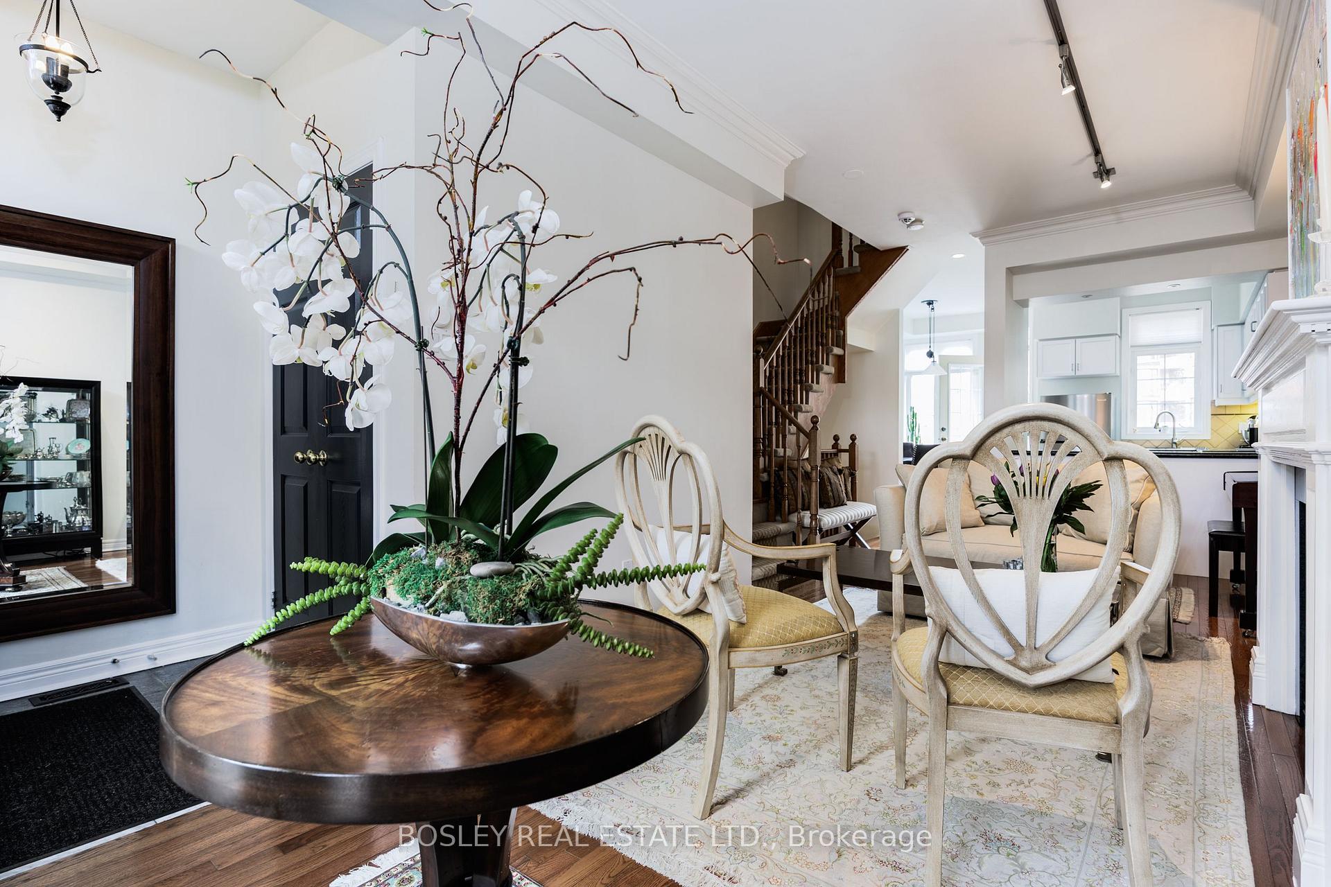 Photo 4 of 17 Krawchuk Lane, Toronto, Leaside — HOMEH