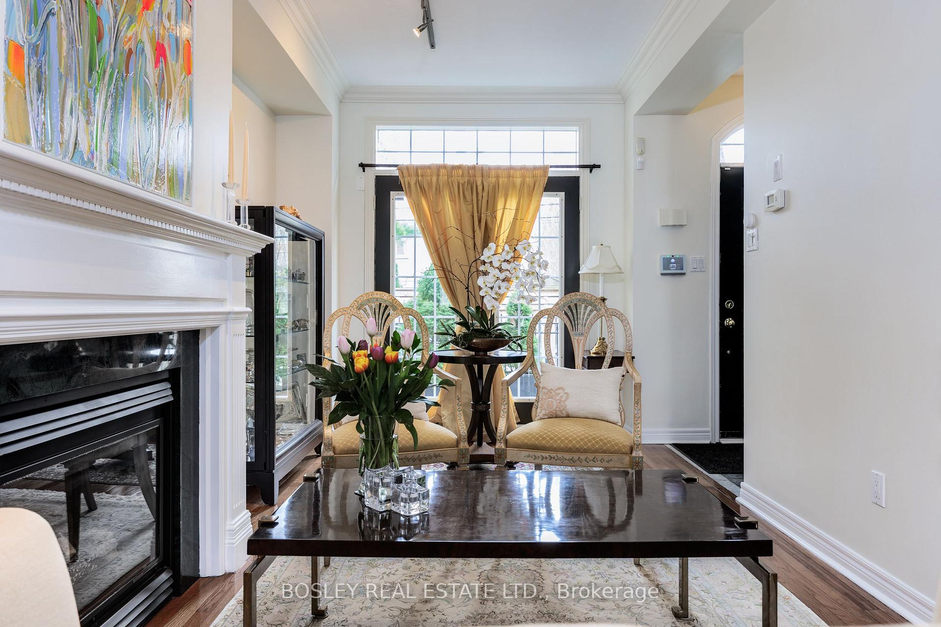 Photo 5 of 17 Krawchuk Lane, Toronto, Leaside — HOMEH