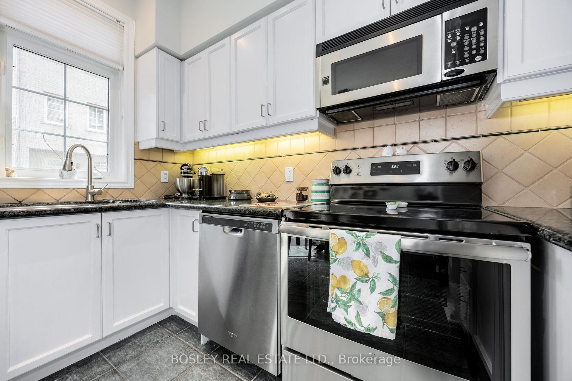 Photo 10 of 17 Krawchuk Lane, Toronto, Leaside — HOMEH