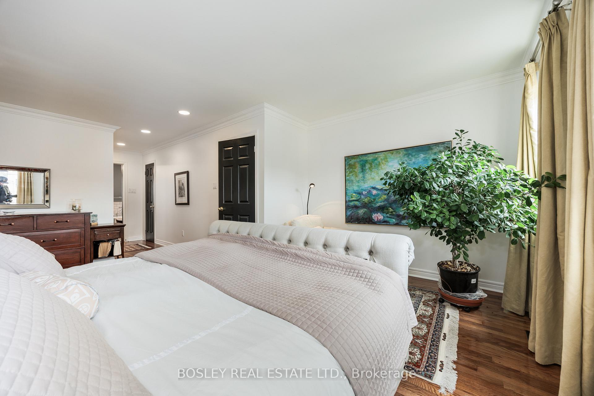 Photo 19 of 17 Krawchuk Lane, Toronto, Leaside — HOMEH