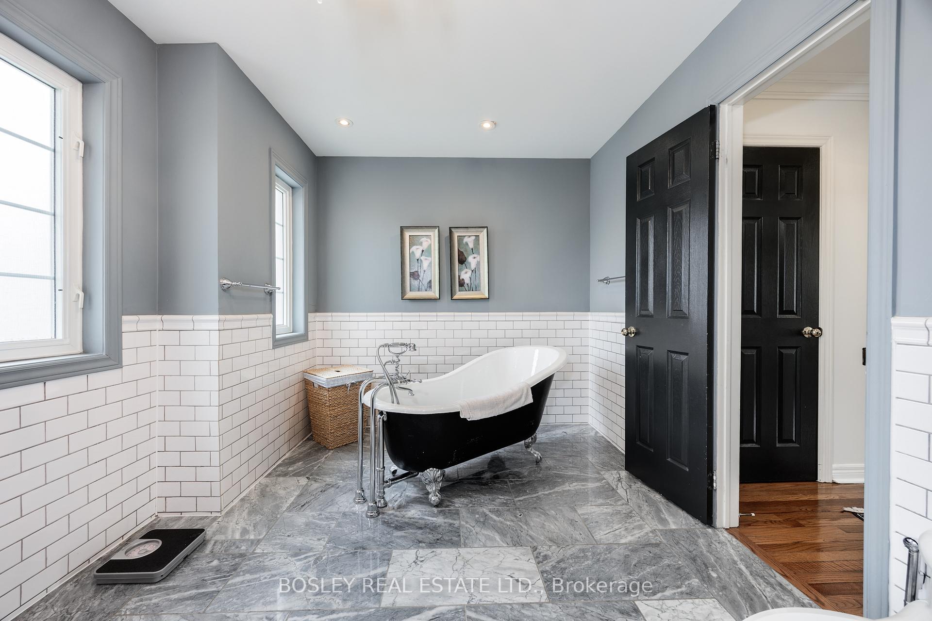 Photo 23 of 17 Krawchuk Lane, Toronto, Leaside — HOMEH