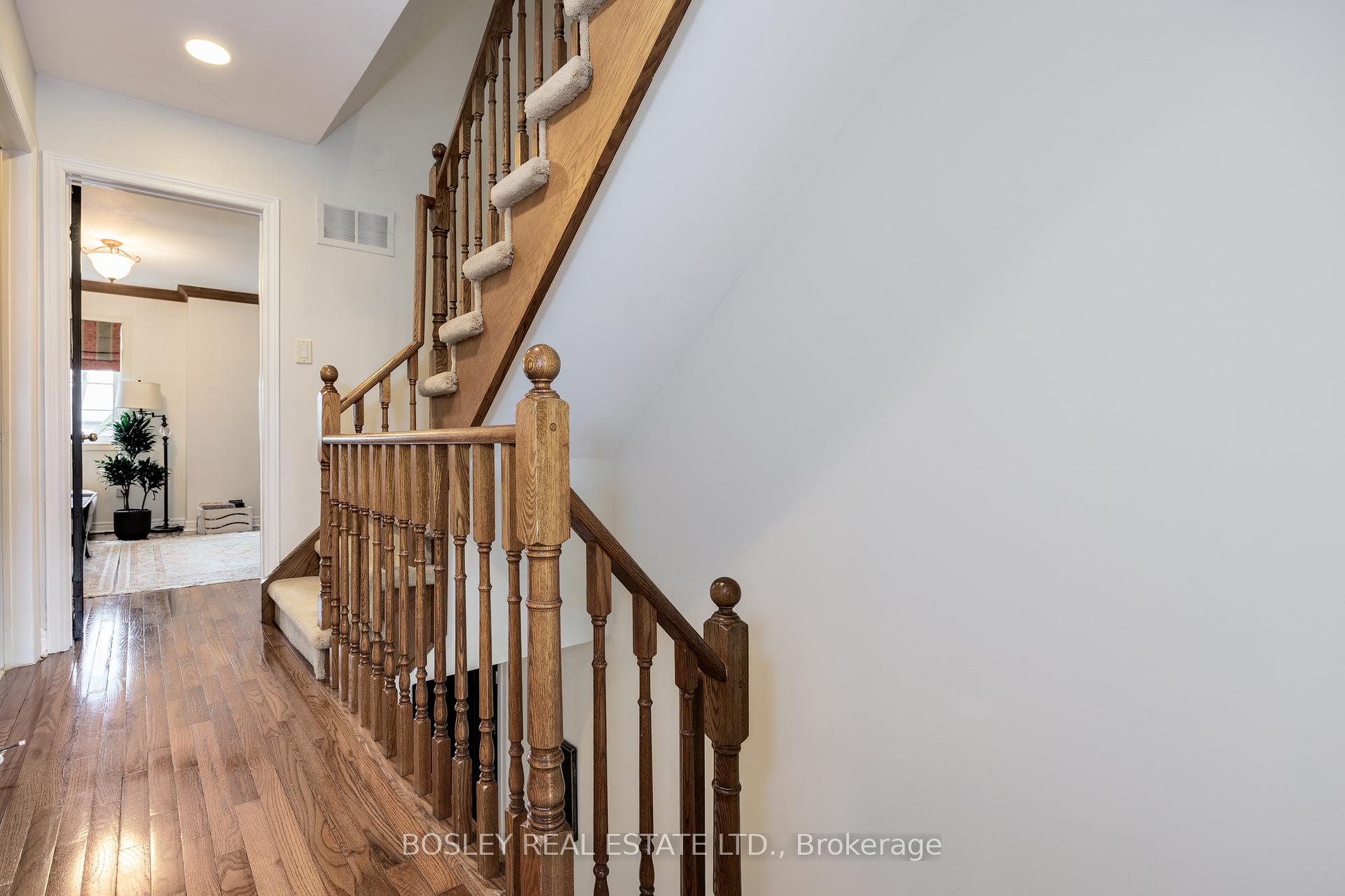 Photo 33 of 17 Krawchuk Lane, Toronto, Leaside — HOMEH
