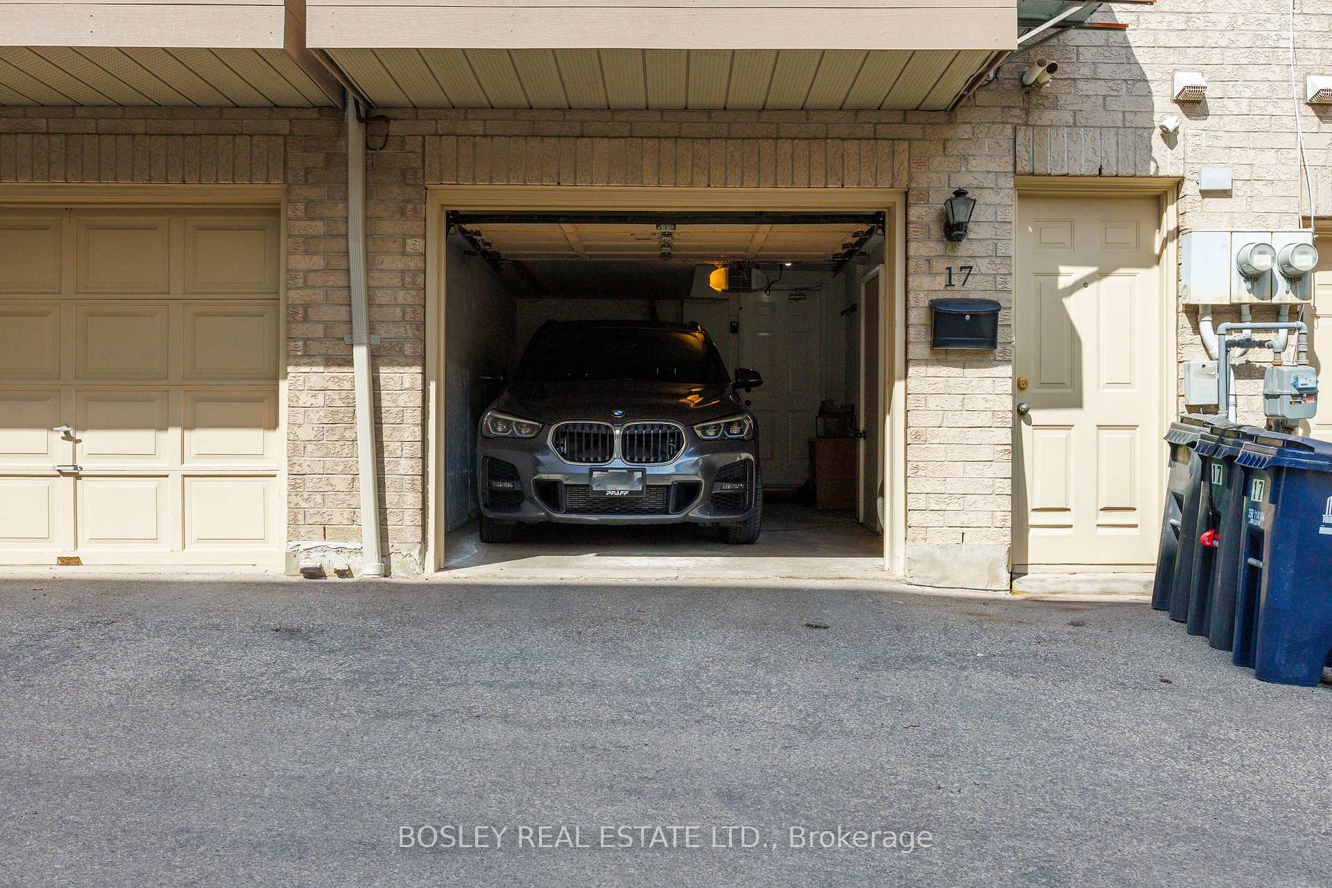 Photo 38 of 17 Krawchuk Lane, Toronto, Leaside — HOMEH