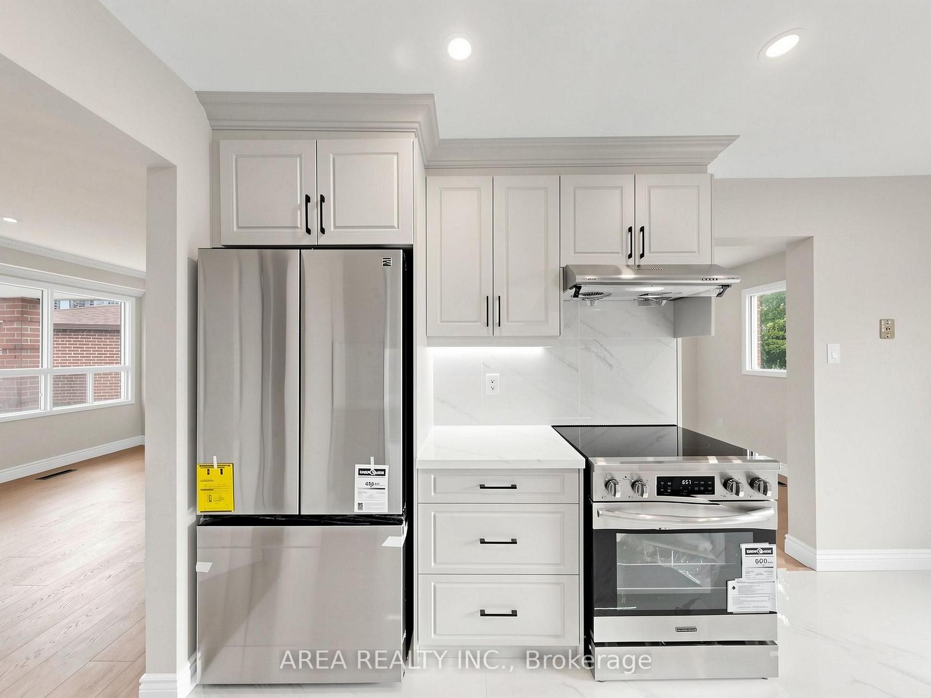 Photo 10 of 4749 Empire Crescent, Mississauga, Hurontario — HOMEH