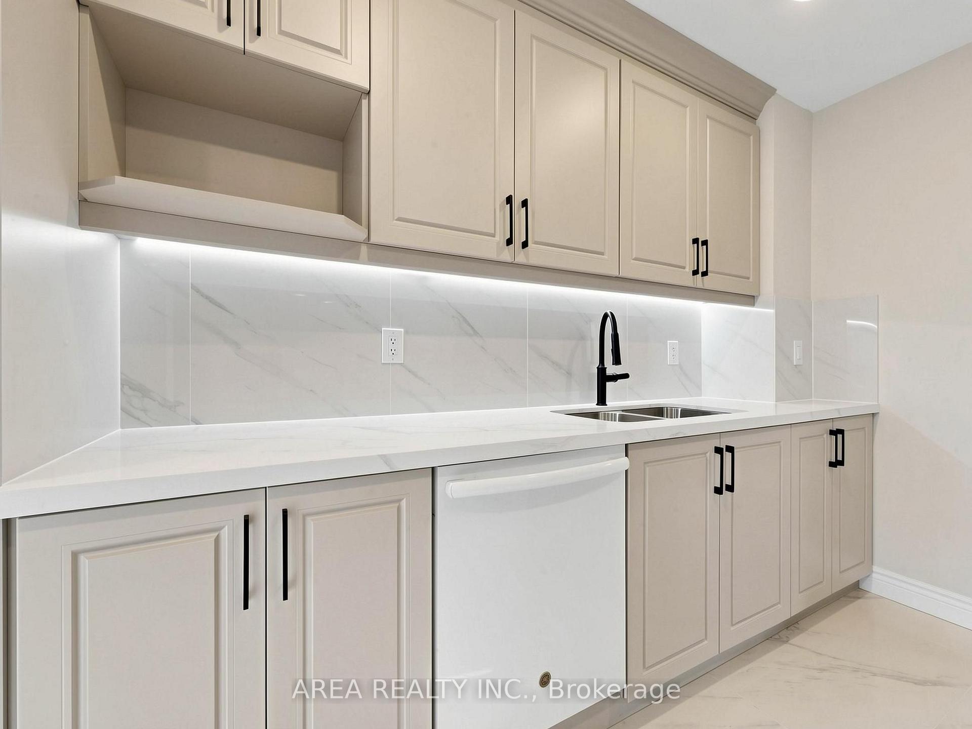 Photo 12 of 4749 Empire Crescent, Mississauga, Hurontario — HOMEH