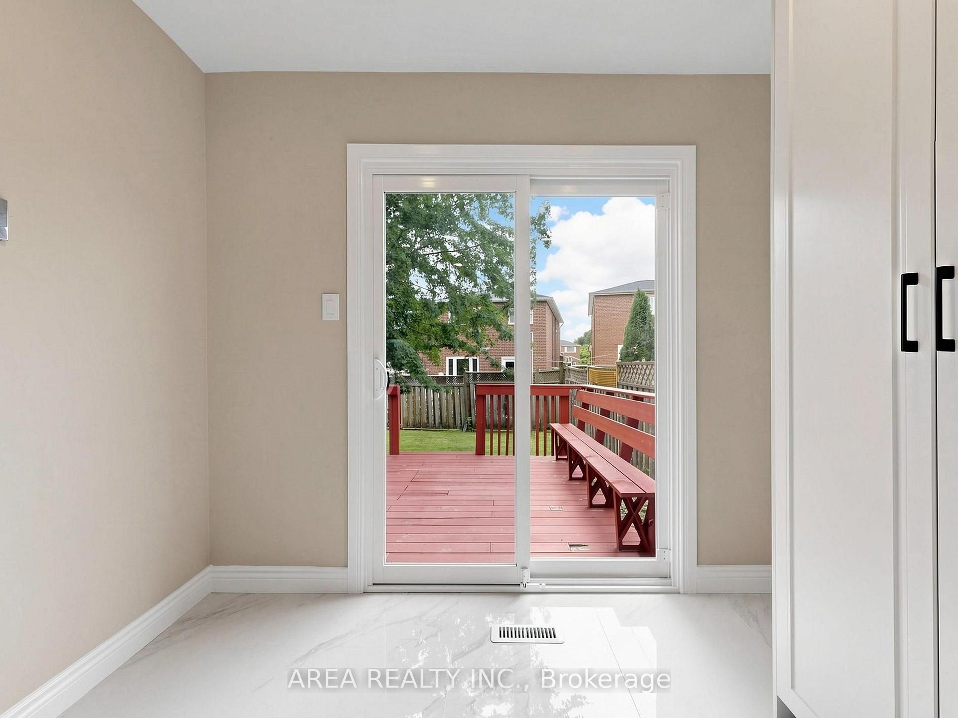 Photo 15 of 4749 Empire Crescent, Mississauga, Hurontario — HOMEH