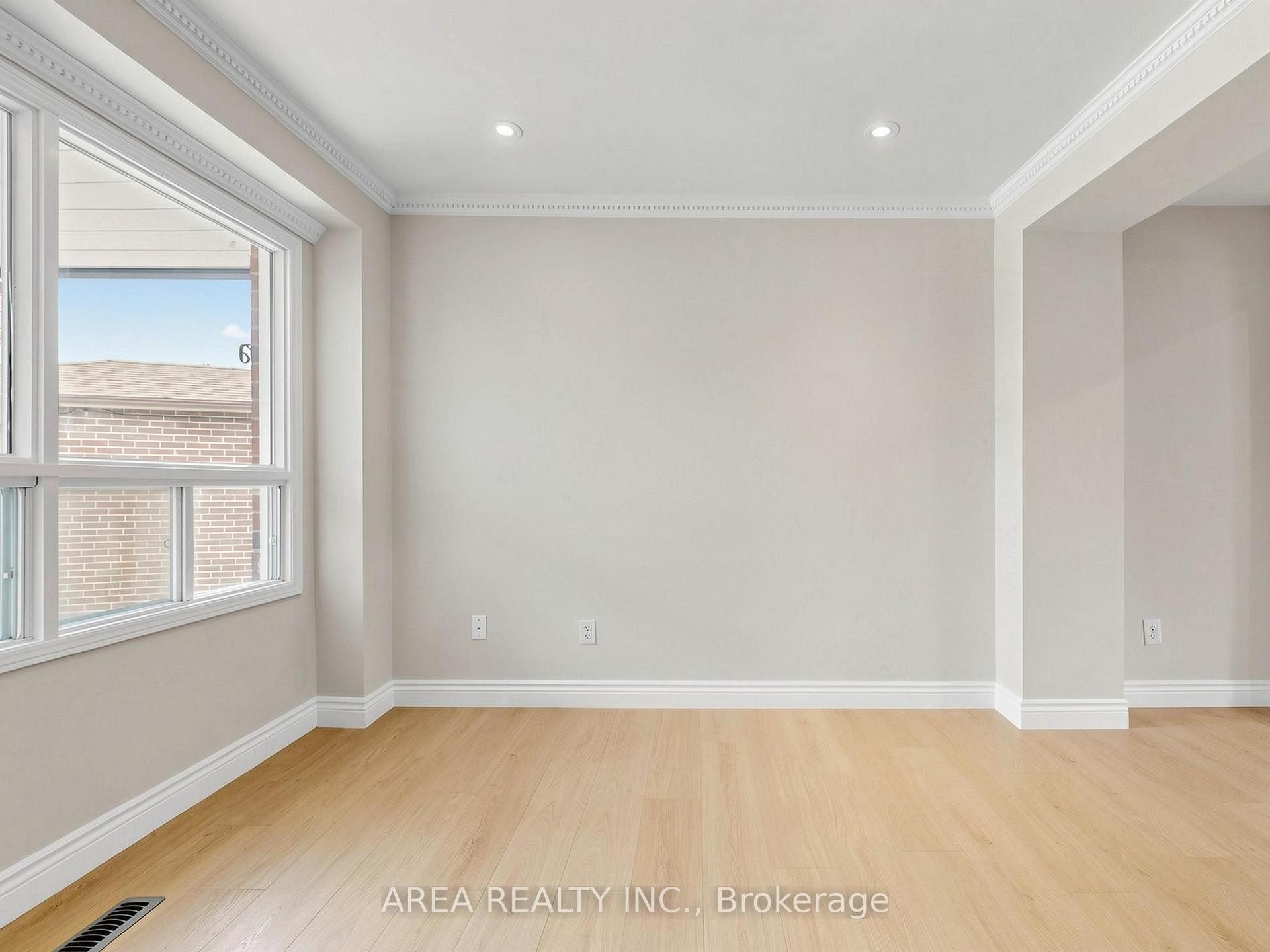 Photo 17 of 4749 Empire Crescent, Mississauga, Hurontario — HOMEH