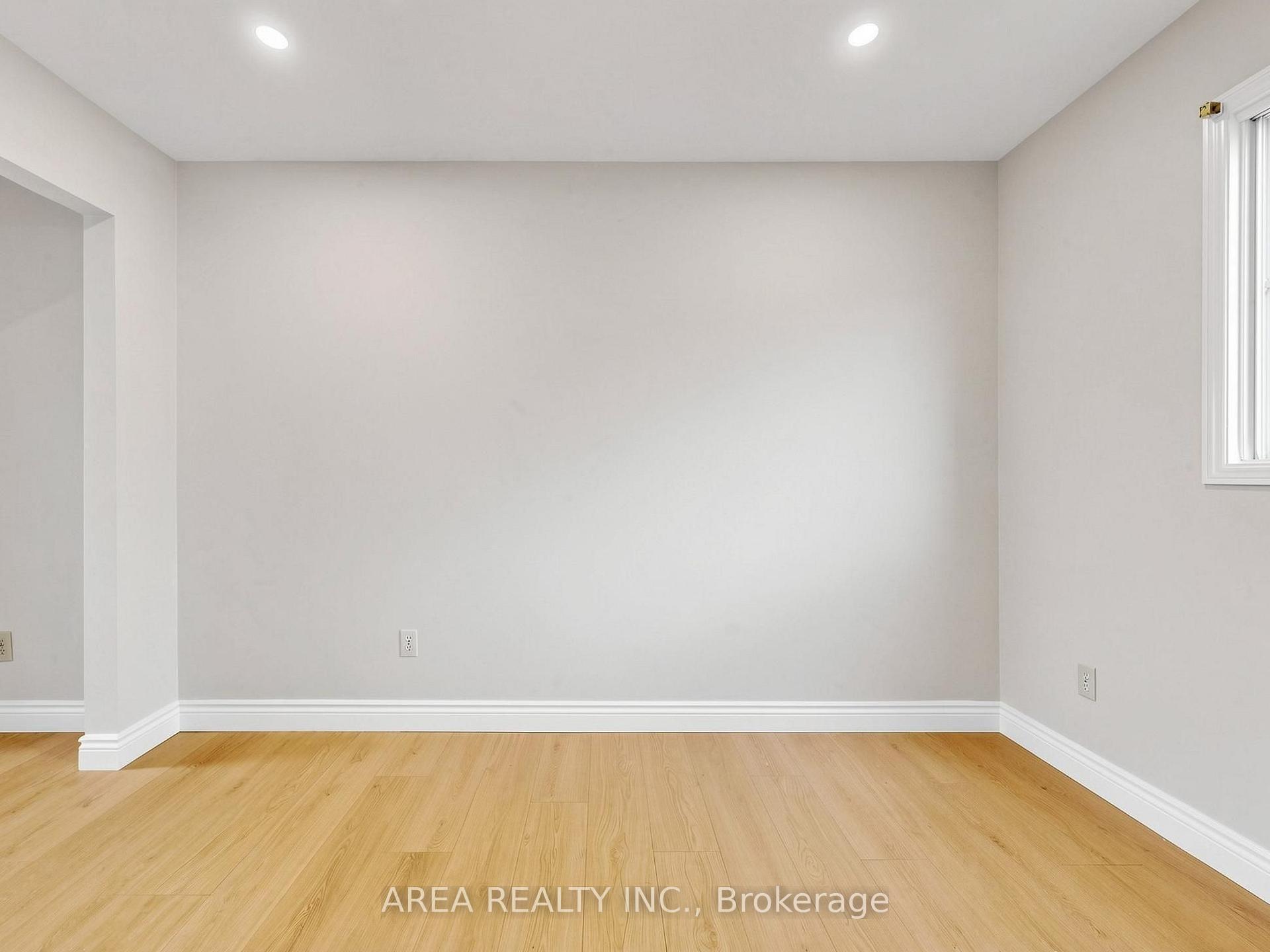 Photo 18 of 4749 Empire Crescent, Mississauga, Hurontario — HOMEH