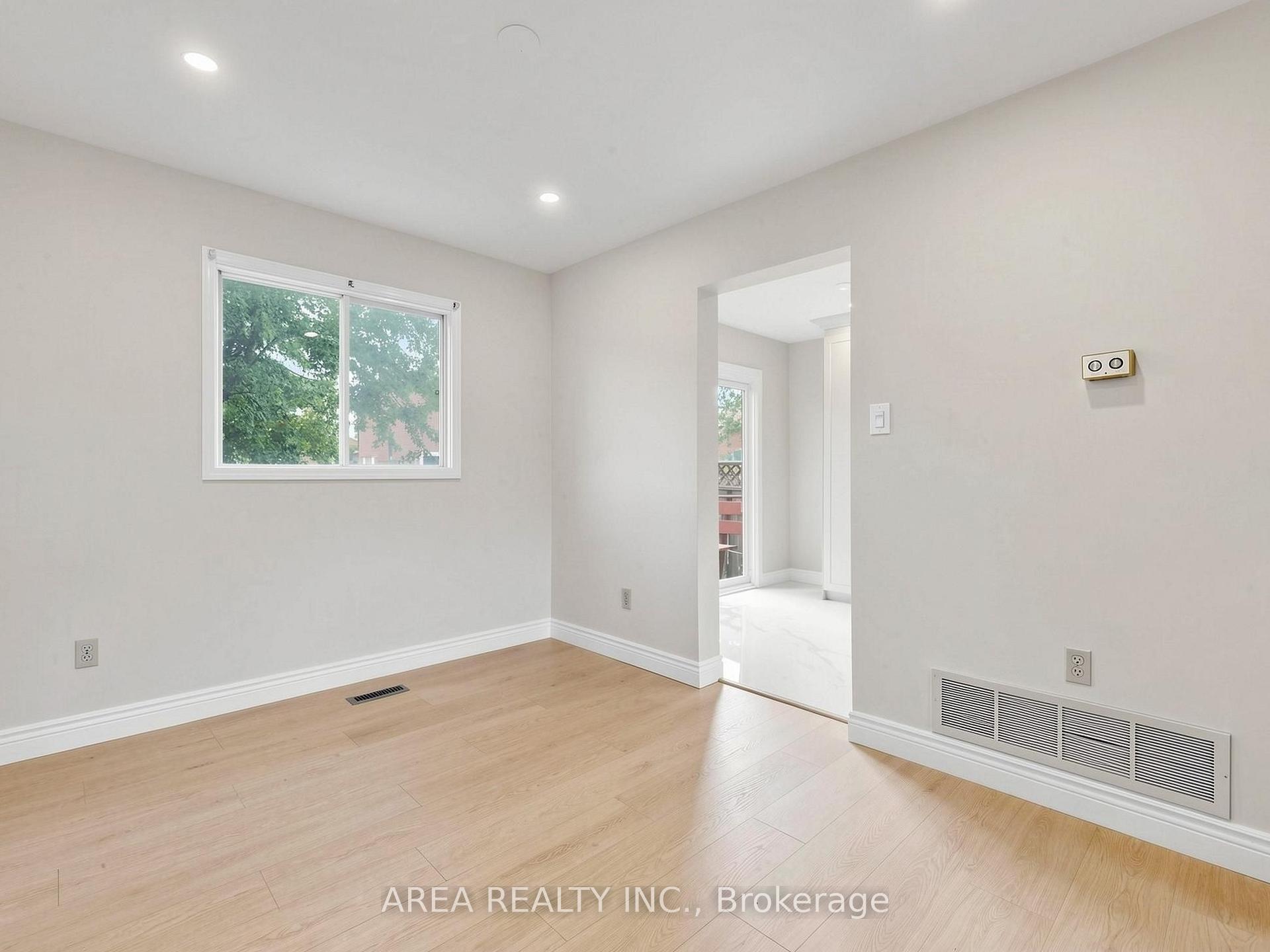 Photo 19 of 4749 Empire Crescent, Mississauga, Hurontario — HOMEH