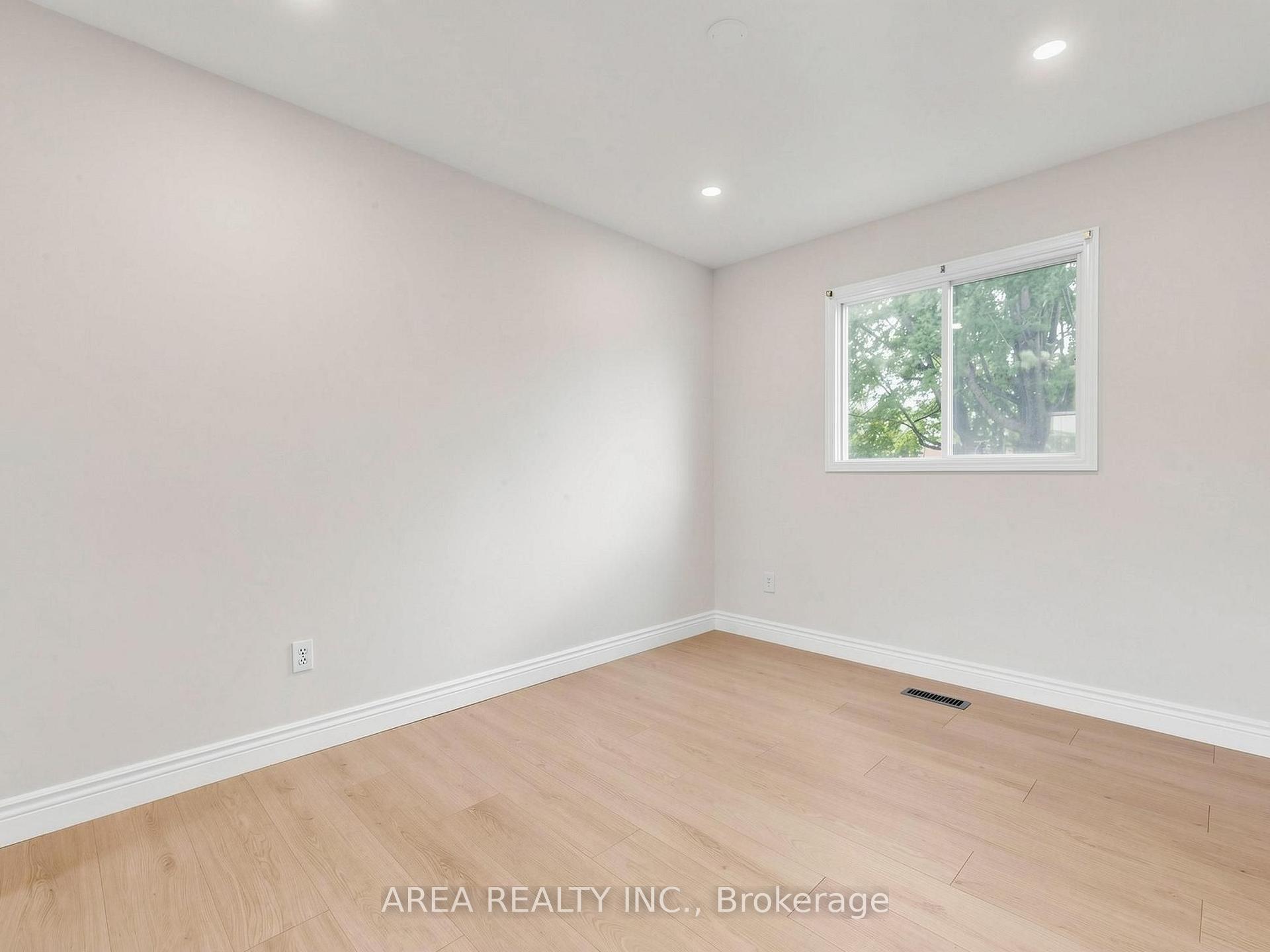 Photo 20 of 4749 Empire Crescent, Mississauga, Hurontario — HOMEH
