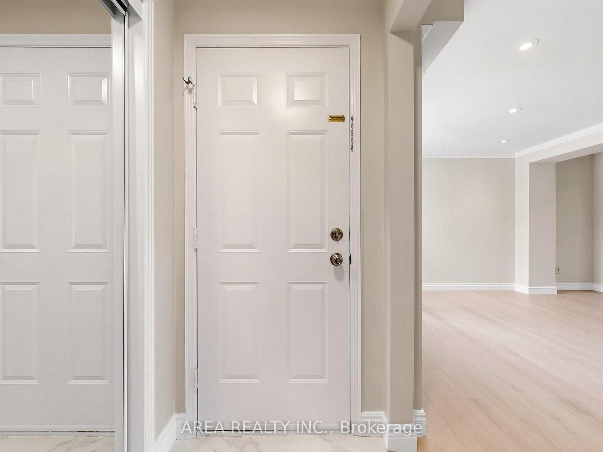 Photo 22 of 4749 Empire Crescent, Mississauga, Hurontario — HOMEH