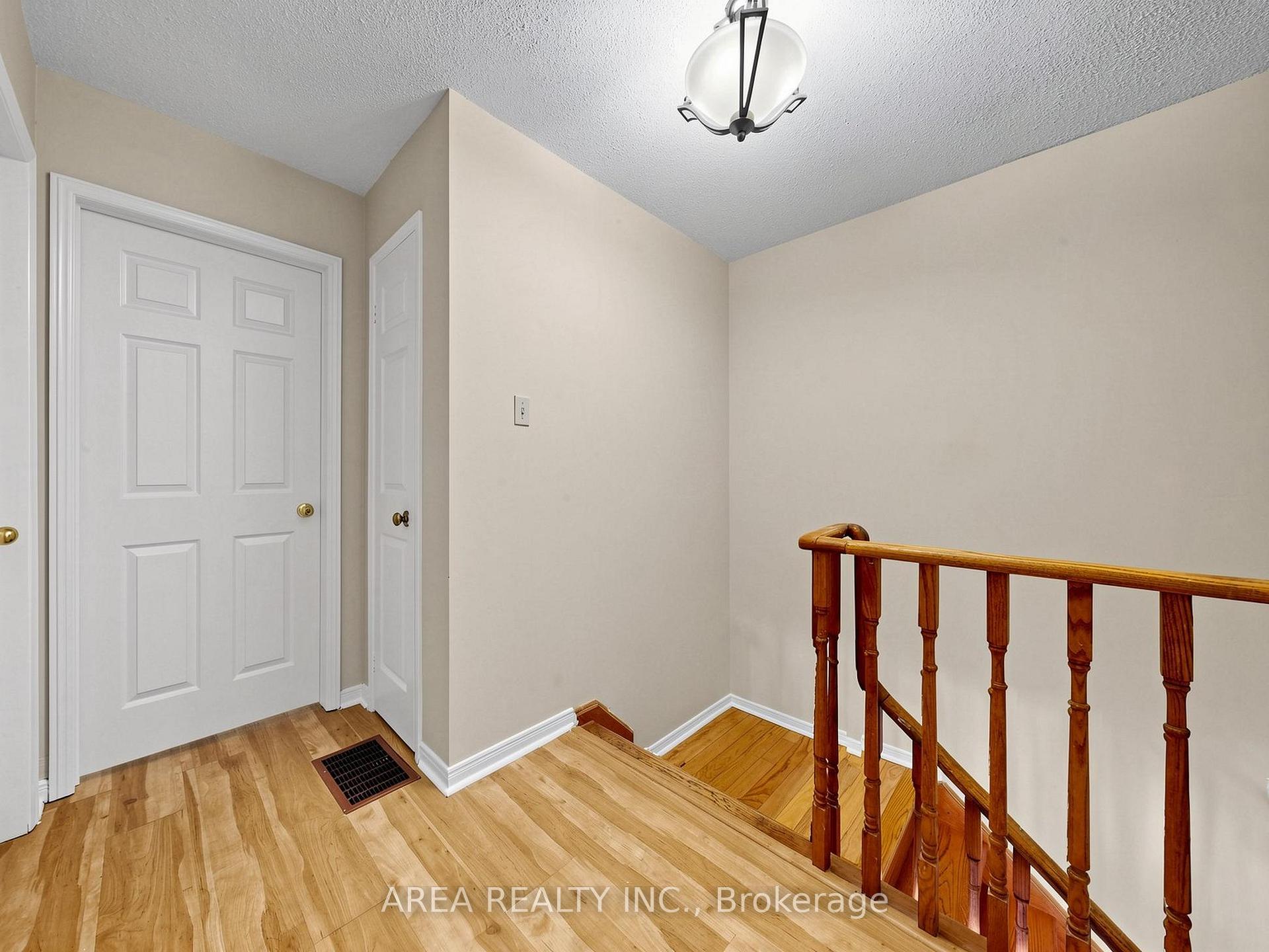 Photo 24 of 4749 Empire Crescent, Mississauga, Hurontario — HOMEH