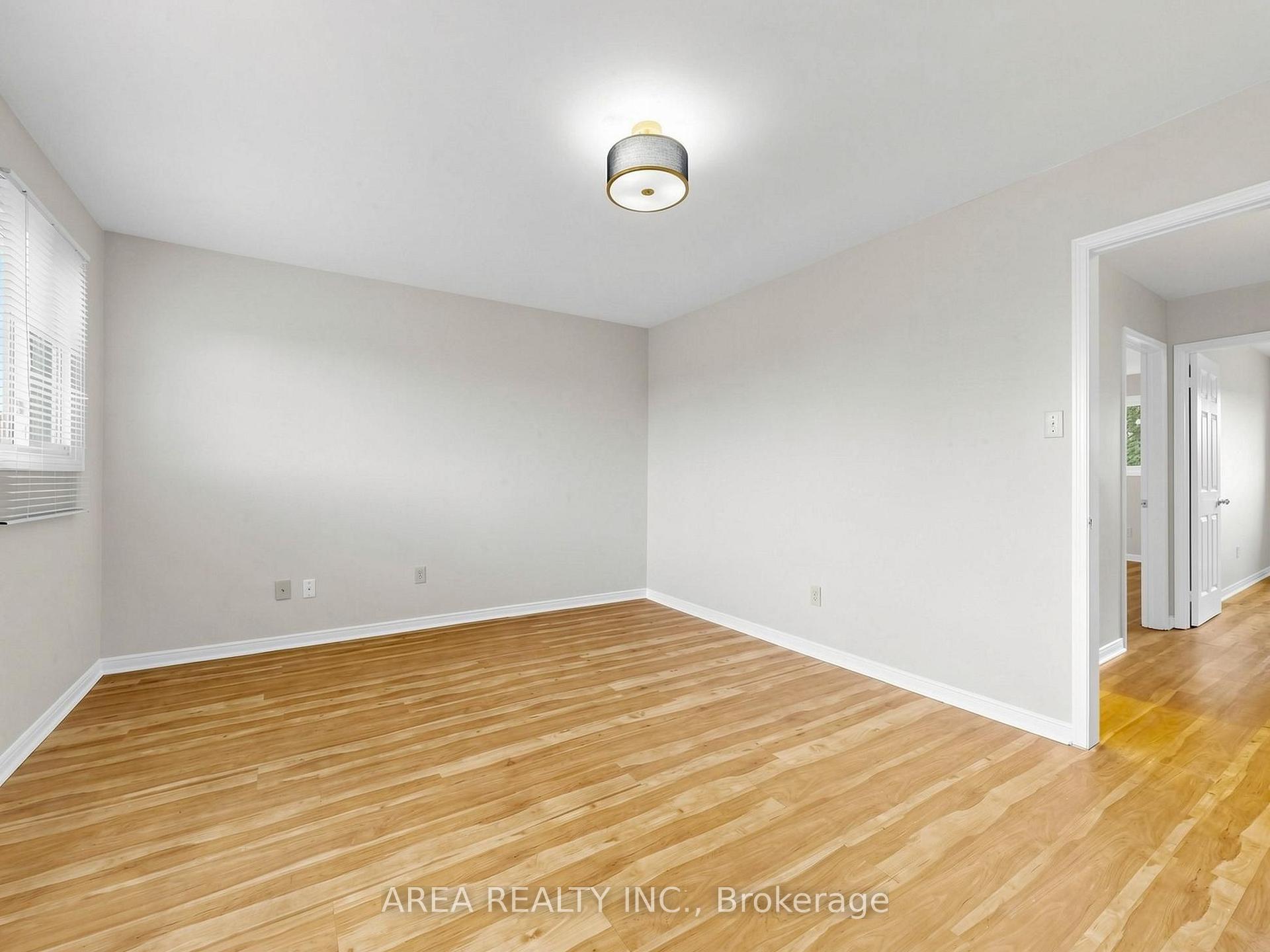 Photo 28 of 4749 Empire Crescent, Mississauga, Hurontario — HOMEH