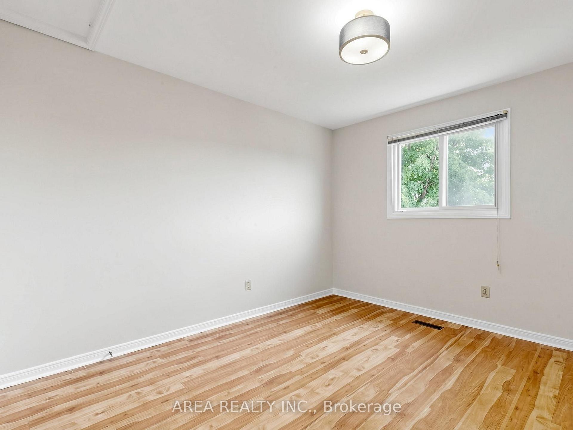 Photo 30 of 4749 Empire Crescent, Mississauga, Hurontario — HOMEH