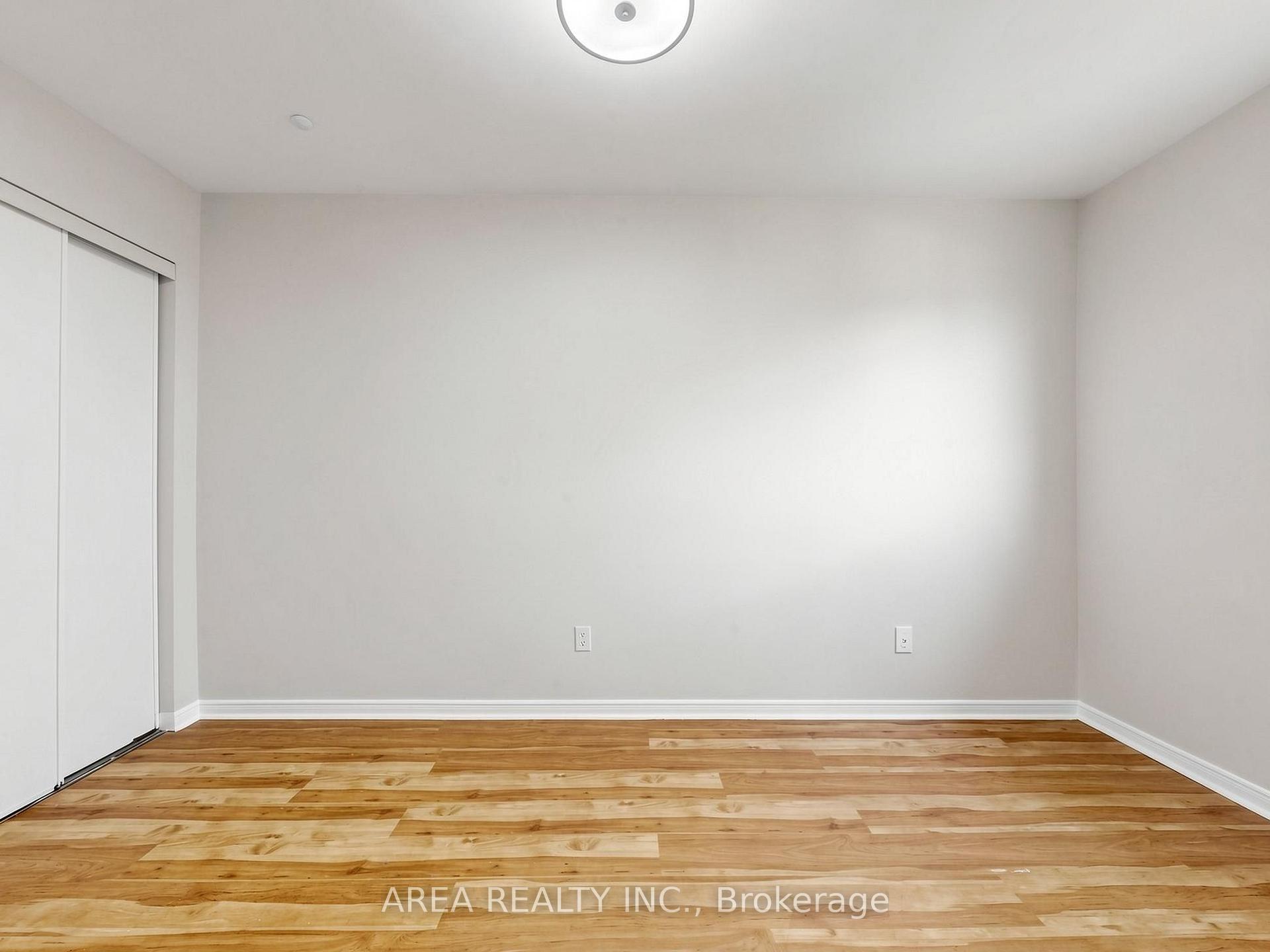 Photo 31 of 4749 Empire Crescent, Mississauga, Hurontario — HOMEH