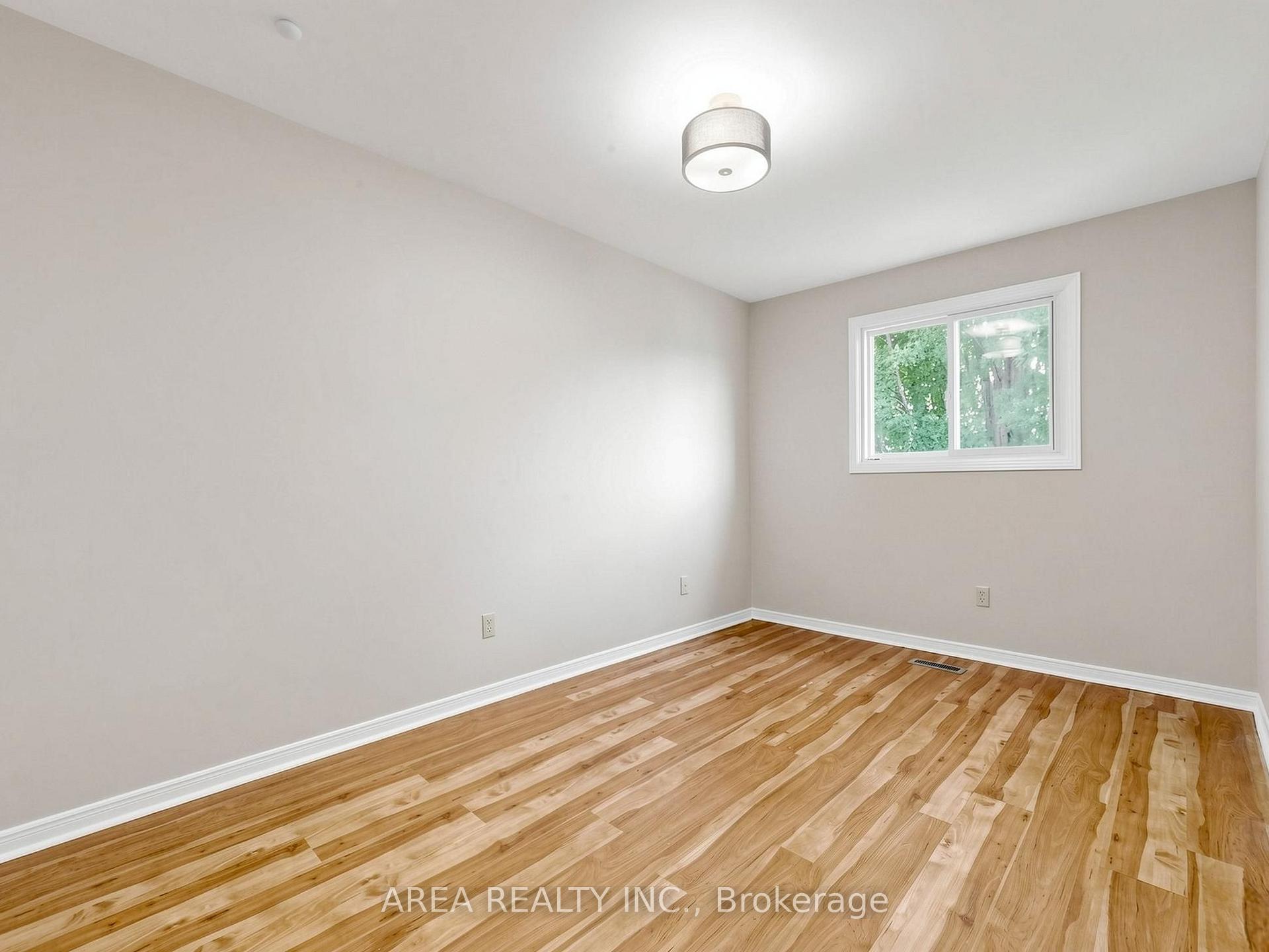 Photo 33 of 4749 Empire Crescent, Mississauga, Hurontario — HOMEH
